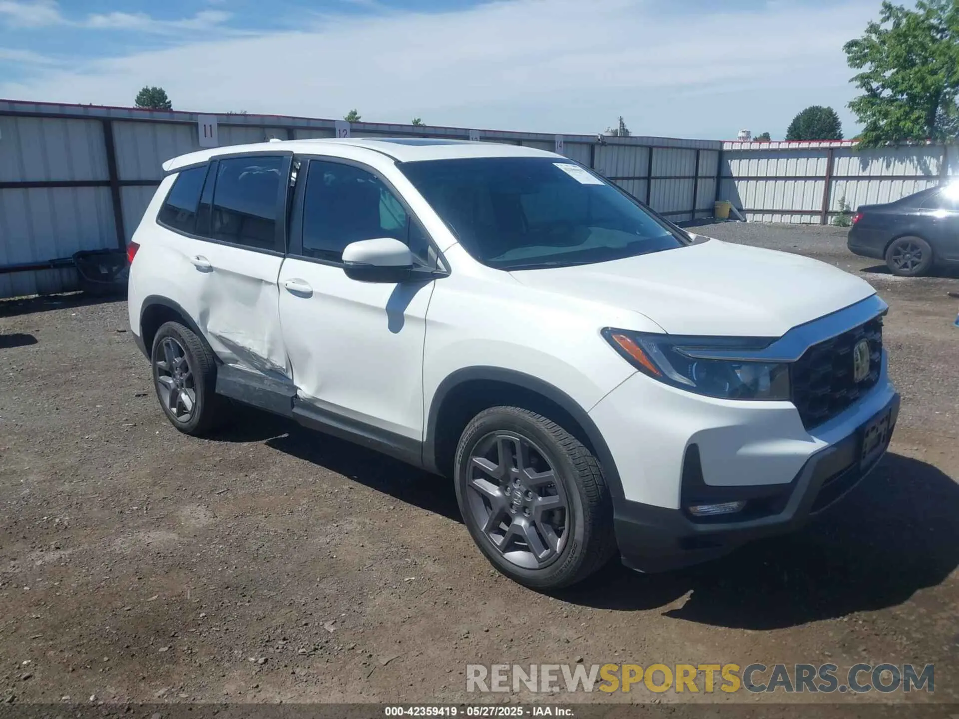 1 Photograph of a damaged car 5FNYF8H52NB009758 HONDA PASSPORT 2022