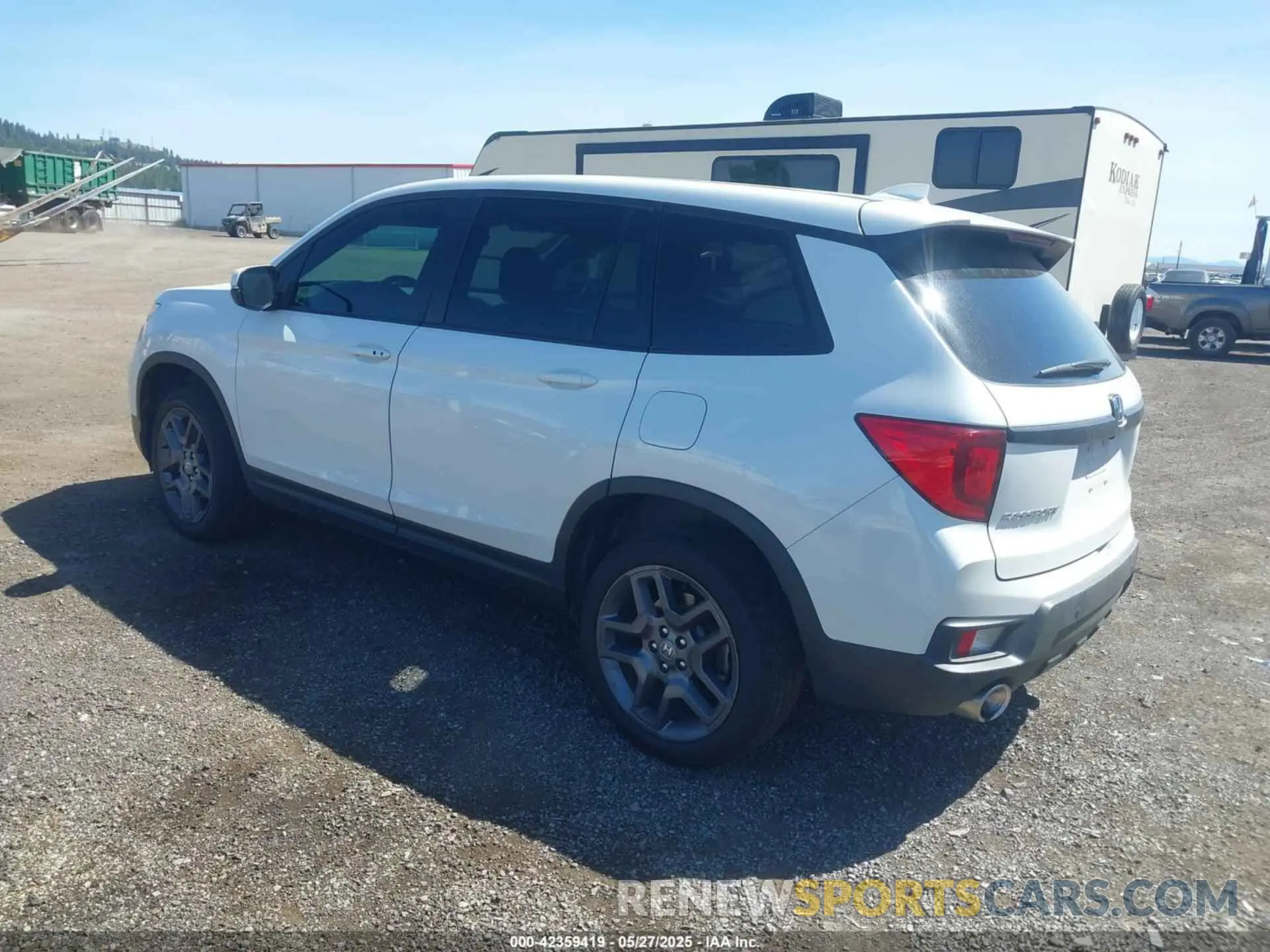 3 Photograph of a damaged car 5FNYF8H52NB009758 HONDA PASSPORT 2022