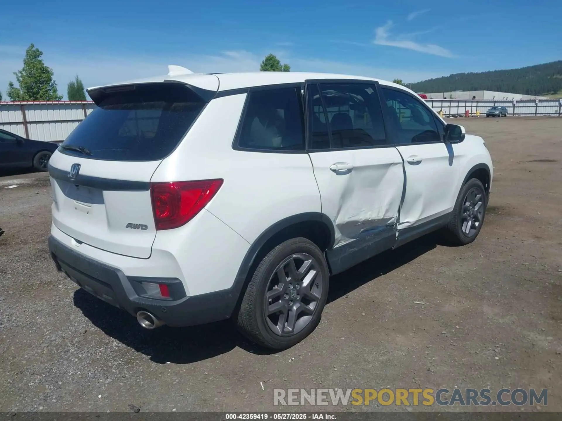 4 Photograph of a damaged car 5FNYF8H52NB009758 HONDA PASSPORT 2022