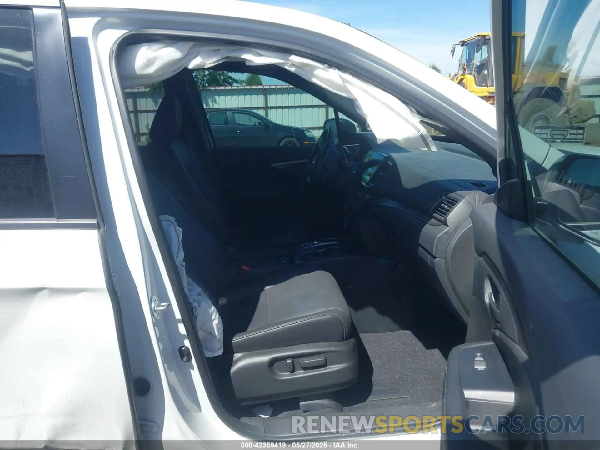 5 Photograph of a damaged car 5FNYF8H52NB009758 HONDA PASSPORT 2022