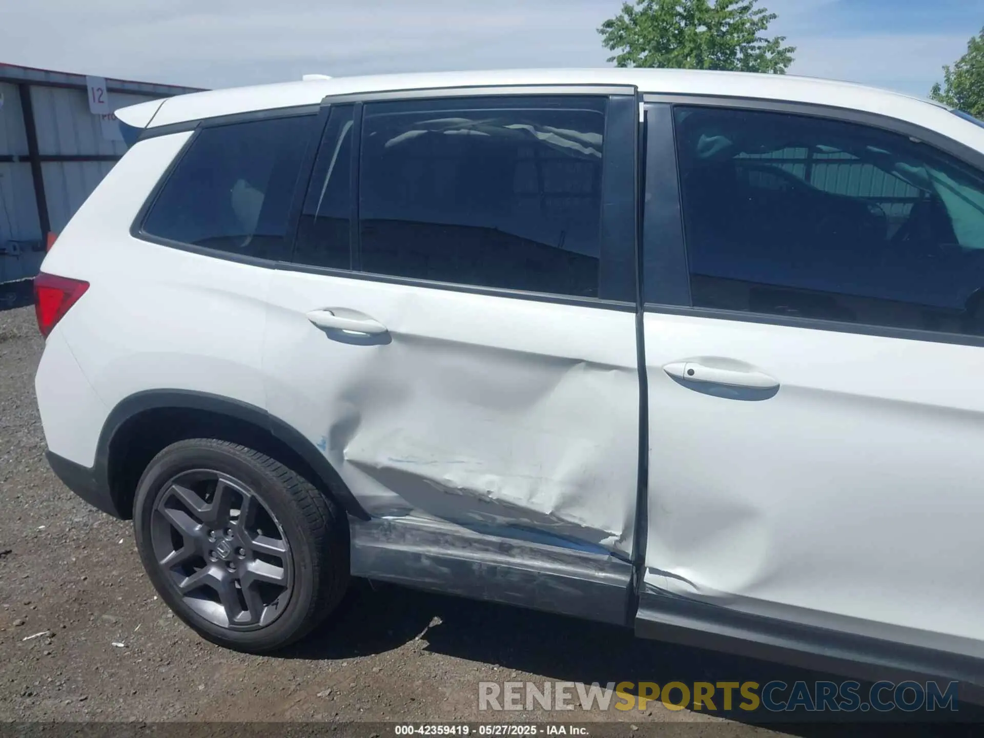 6 Photograph of a damaged car 5FNYF8H52NB009758 HONDA PASSPORT 2022