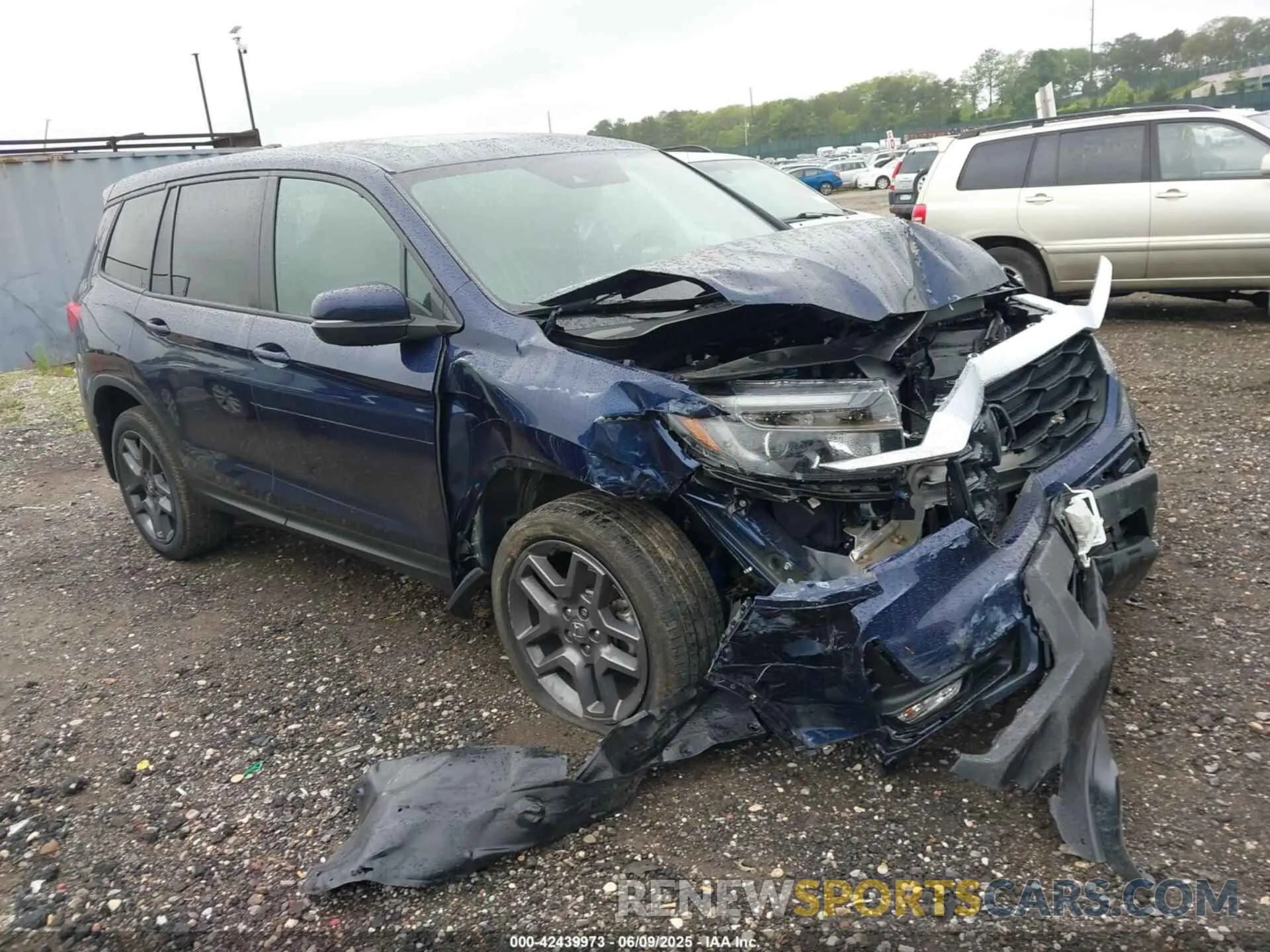 1 Photograph of a damaged car 5FNYF8H52NB010909 HONDA PASSPORT 2022