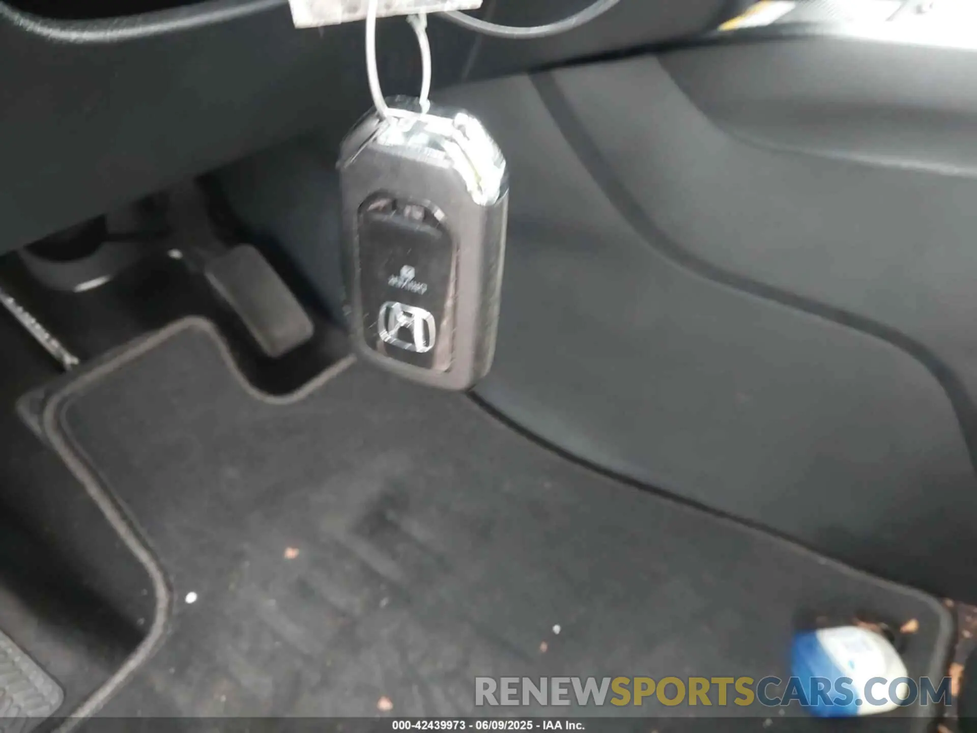 11 Photograph of a damaged car 5FNYF8H52NB010909 HONDA PASSPORT 2022