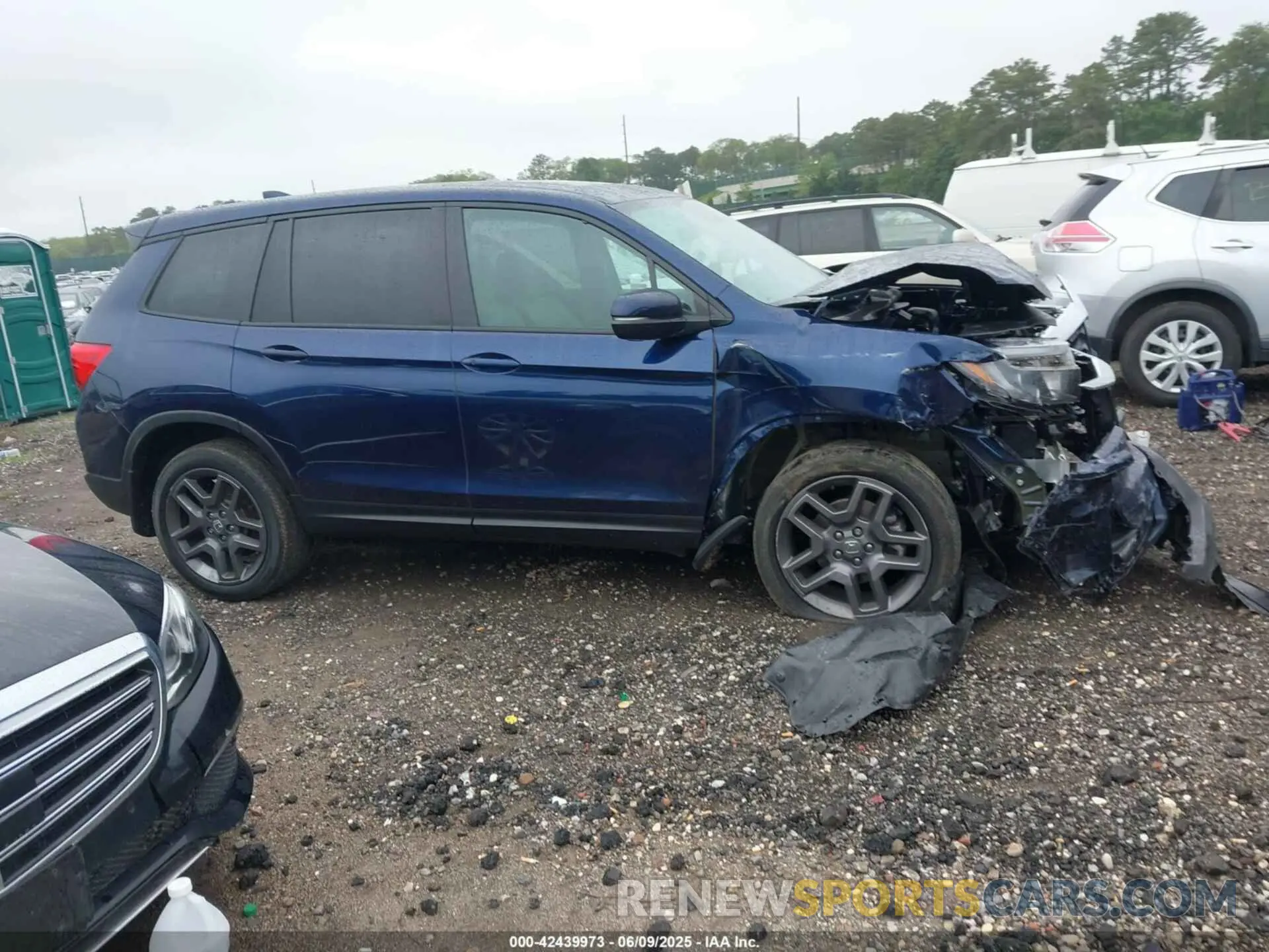 13 Photograph of a damaged car 5FNYF8H52NB010909 HONDA PASSPORT 2022