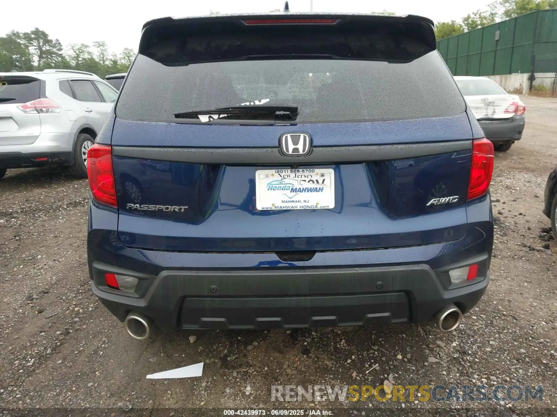 16 Photograph of a damaged car 5FNYF8H52NB010909 HONDA PASSPORT 2022