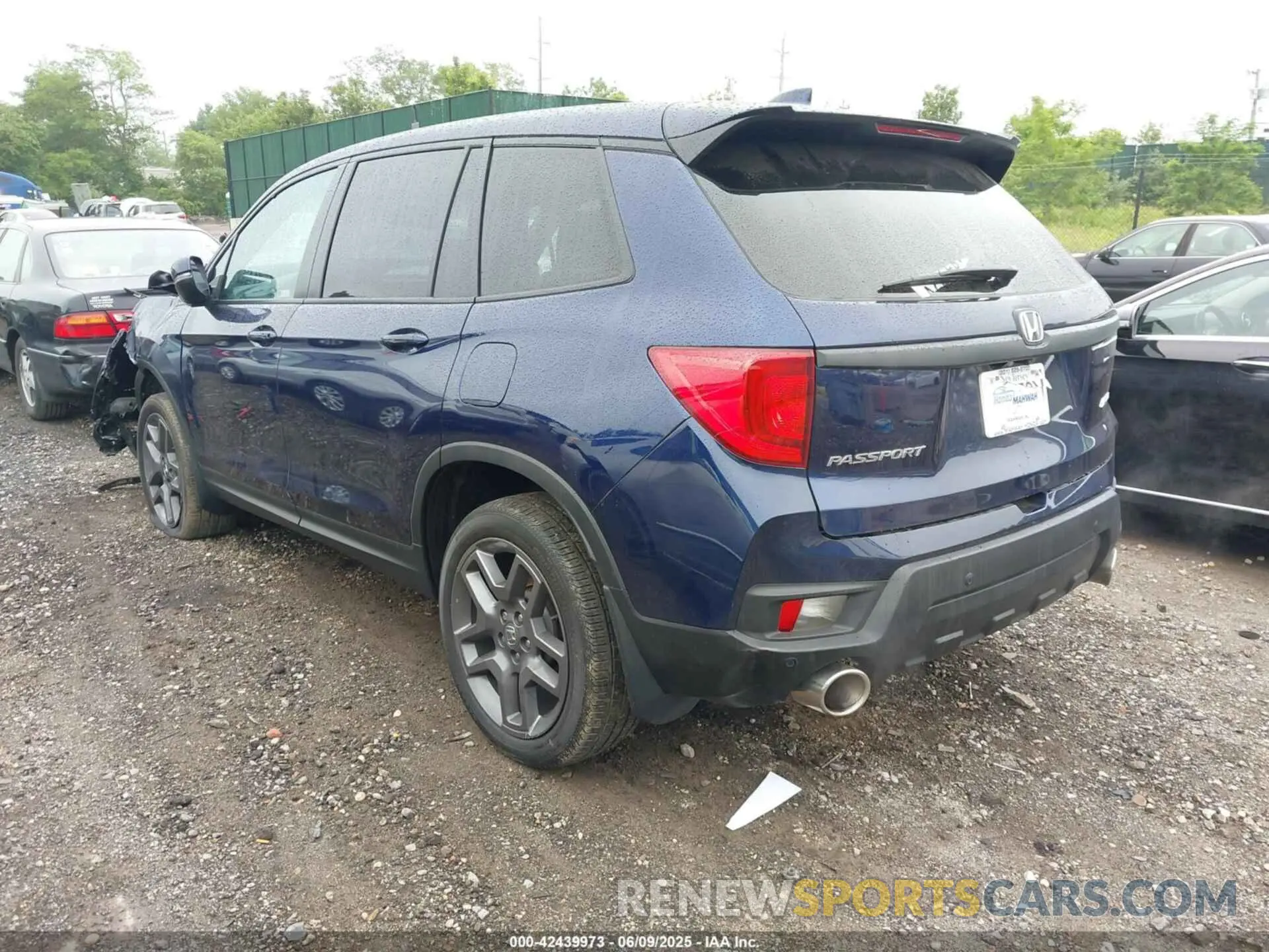 3 Photograph of a damaged car 5FNYF8H52NB010909 HONDA PASSPORT 2022