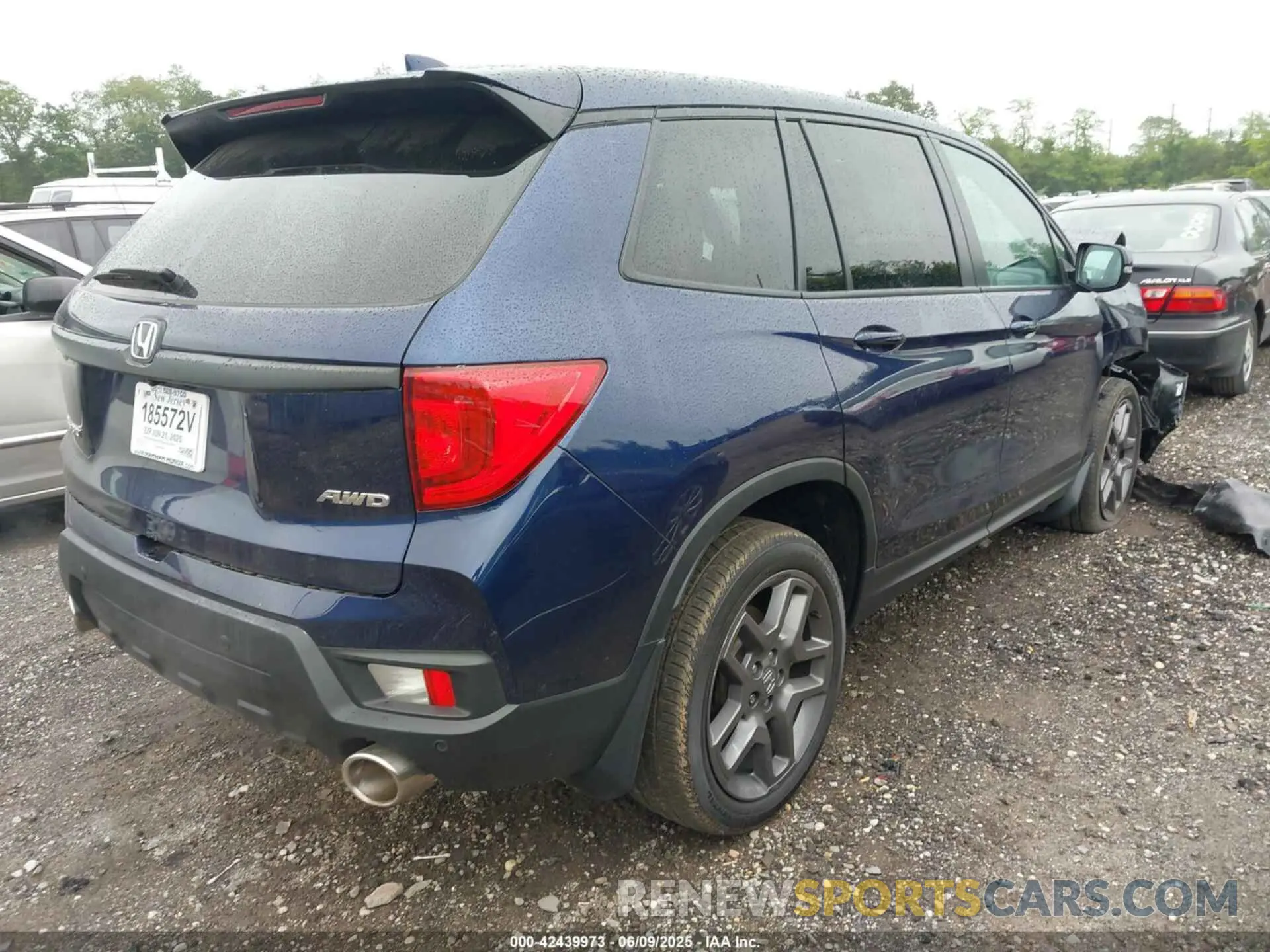 4 Photograph of a damaged car 5FNYF8H52NB010909 HONDA PASSPORT 2022