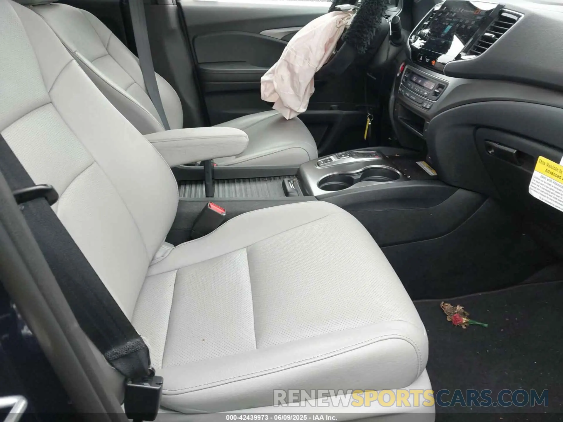 5 Photograph of a damaged car 5FNYF8H52NB010909 HONDA PASSPORT 2022