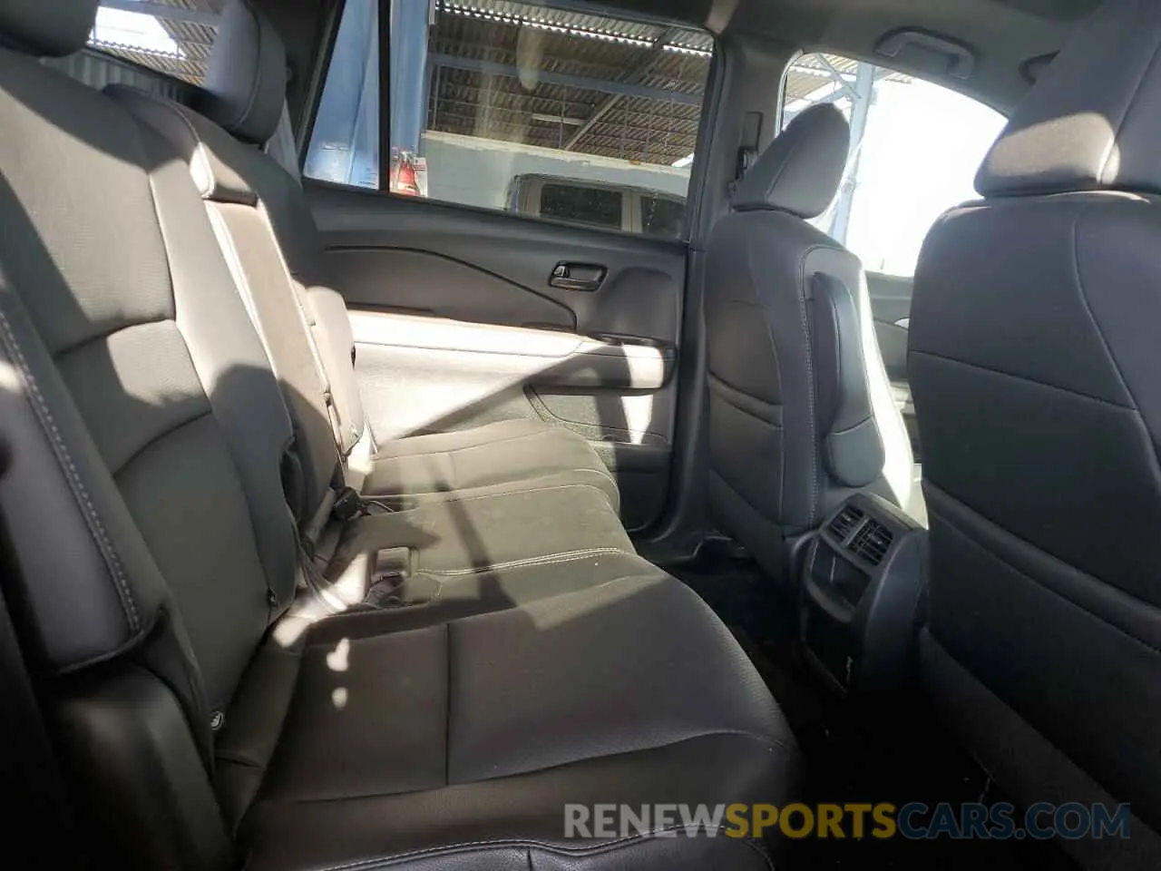 11 Photograph of a damaged car 5FNYF8H53NB007016 HONDA PASSPORT 2022