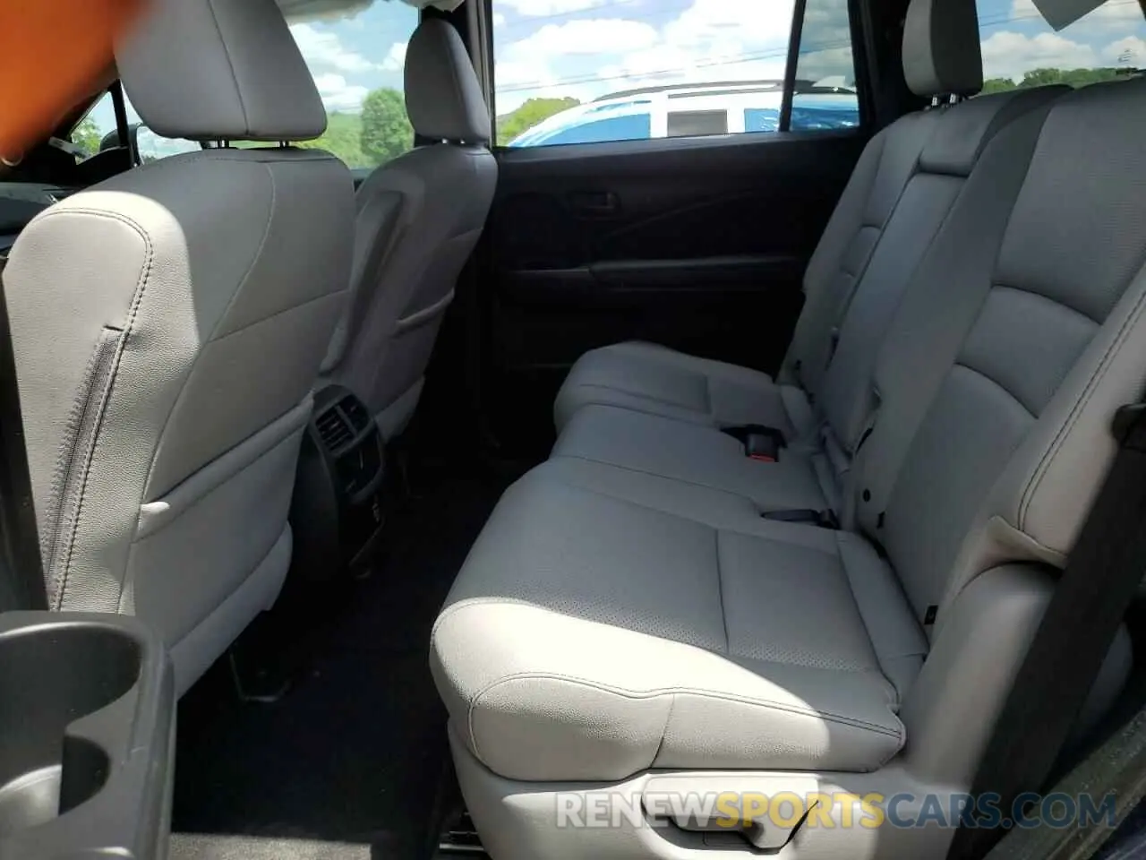 11 Photograph of a damaged car 5FNYF8H53NB029730 HONDA PASSPORT 2022