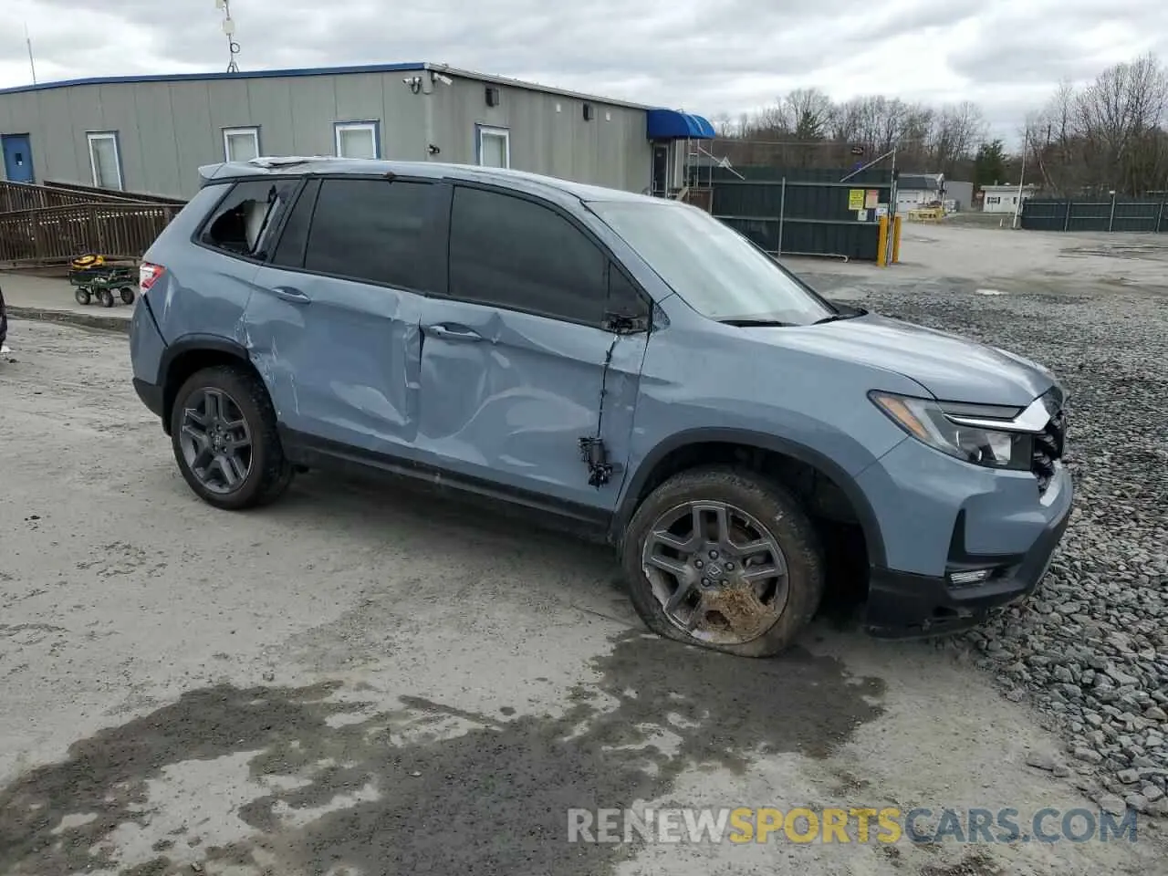 4 Photograph of a damaged car 5FNYF8H54NB003573 HONDA PASSPORT 2022