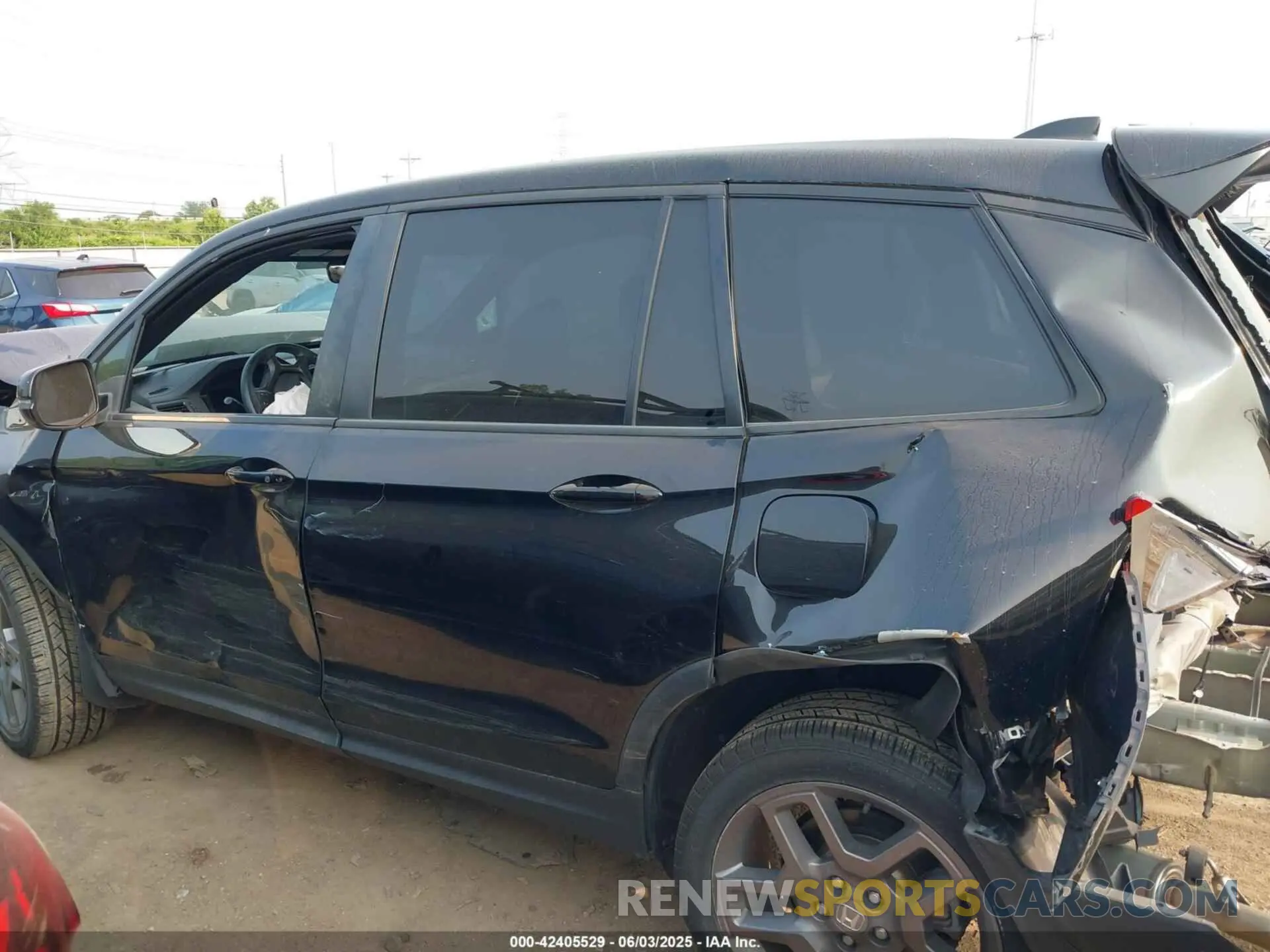 15 Photograph of a damaged car 5FNYF8H57NB003633 HONDA PASSPORT 2022