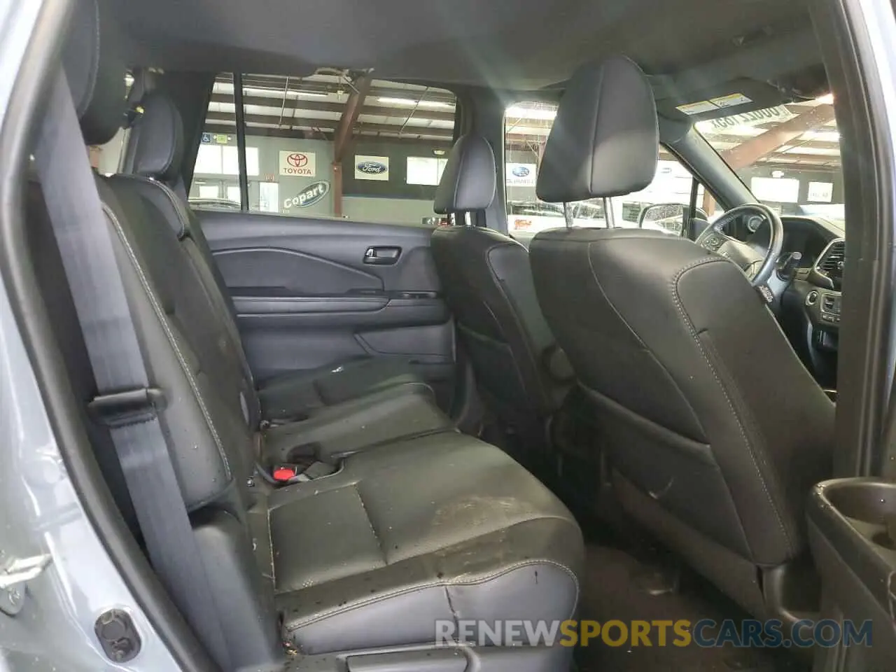 11 Photograph of a damaged car 5FNYF8H59NB000975 HONDA PASSPORT 2022