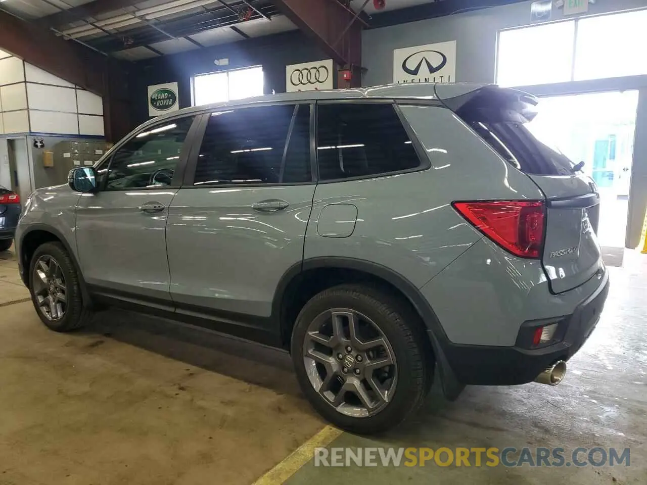 2 Photograph of a damaged car 5FNYF8H59NB000975 HONDA PASSPORT 2022