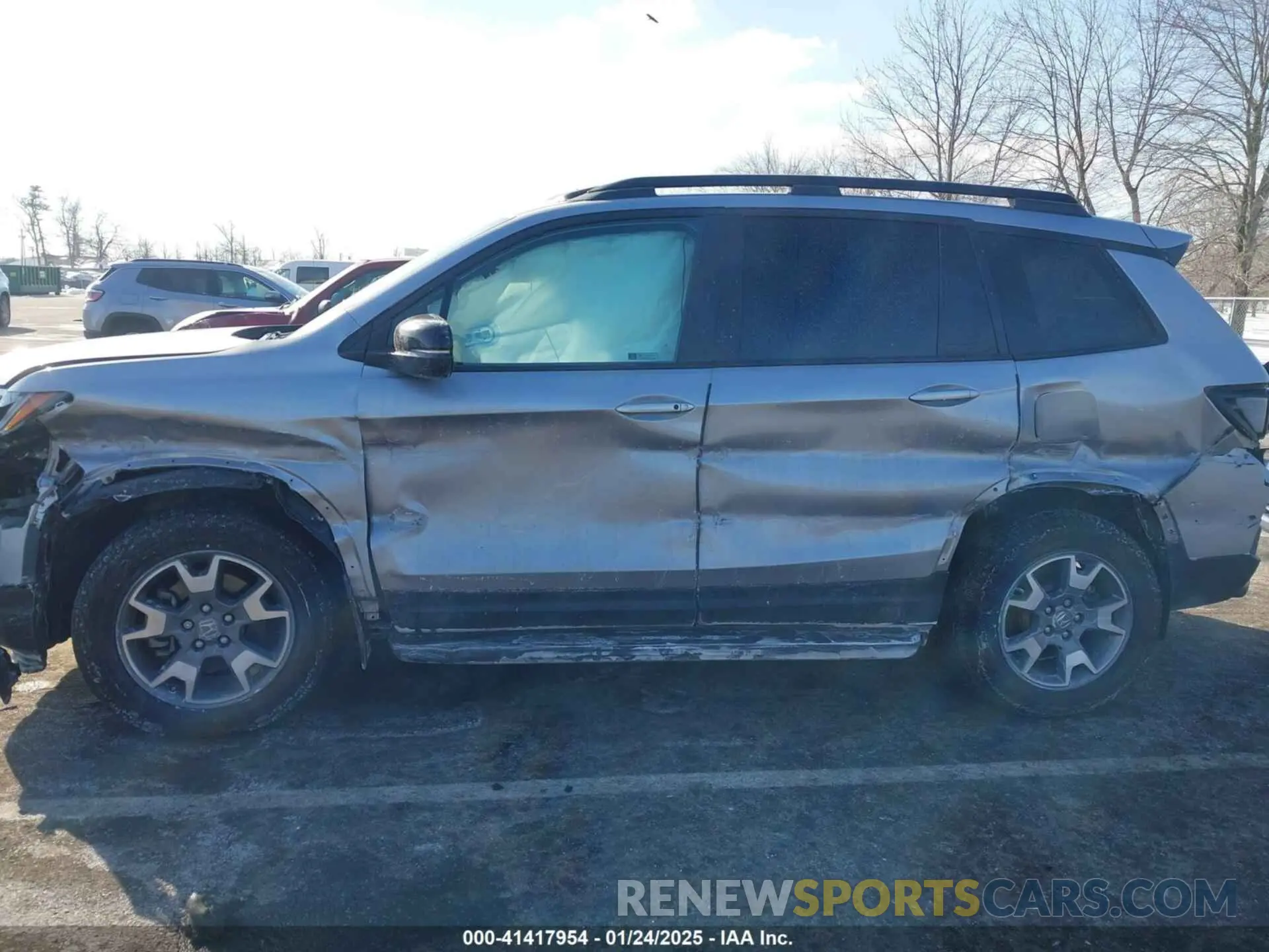 18 Photograph of a damaged car 5FNYF8H61NB000381 HONDA PASSPORT 2022