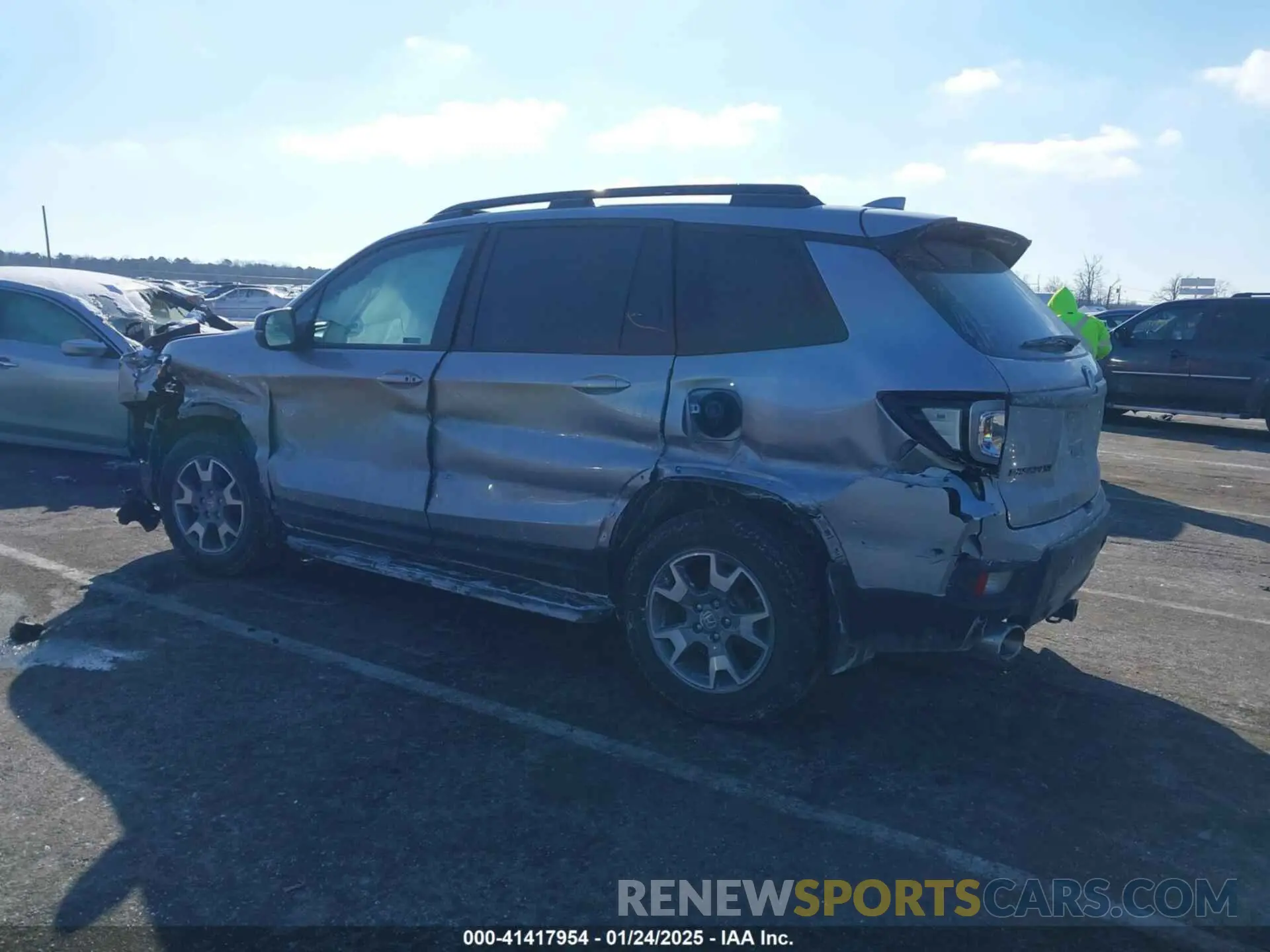 3 Photograph of a damaged car 5FNYF8H61NB000381 HONDA PASSPORT 2022