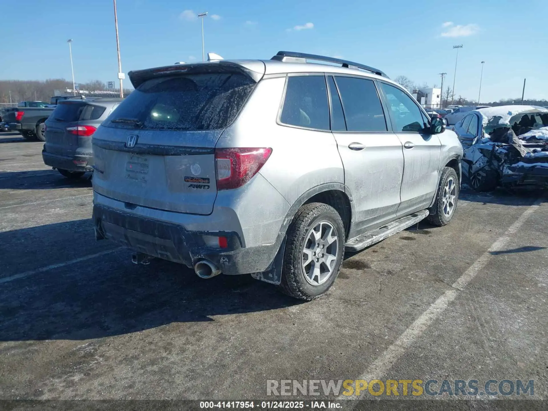 4 Photograph of a damaged car 5FNYF8H61NB000381 HONDA PASSPORT 2022
