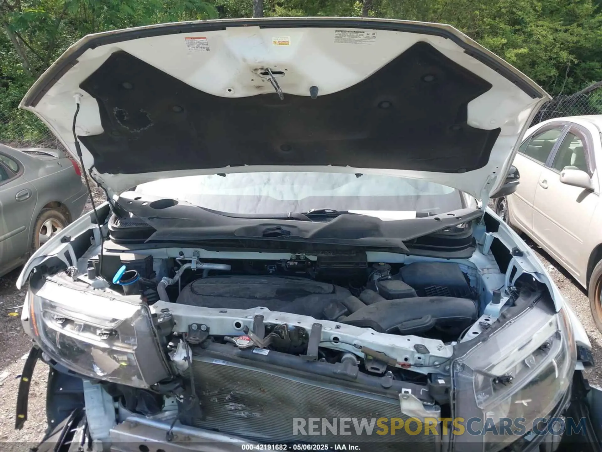 10 Photograph of a damaged car 5FNYF8H61NB017374 HONDA PASSPORT 2022
