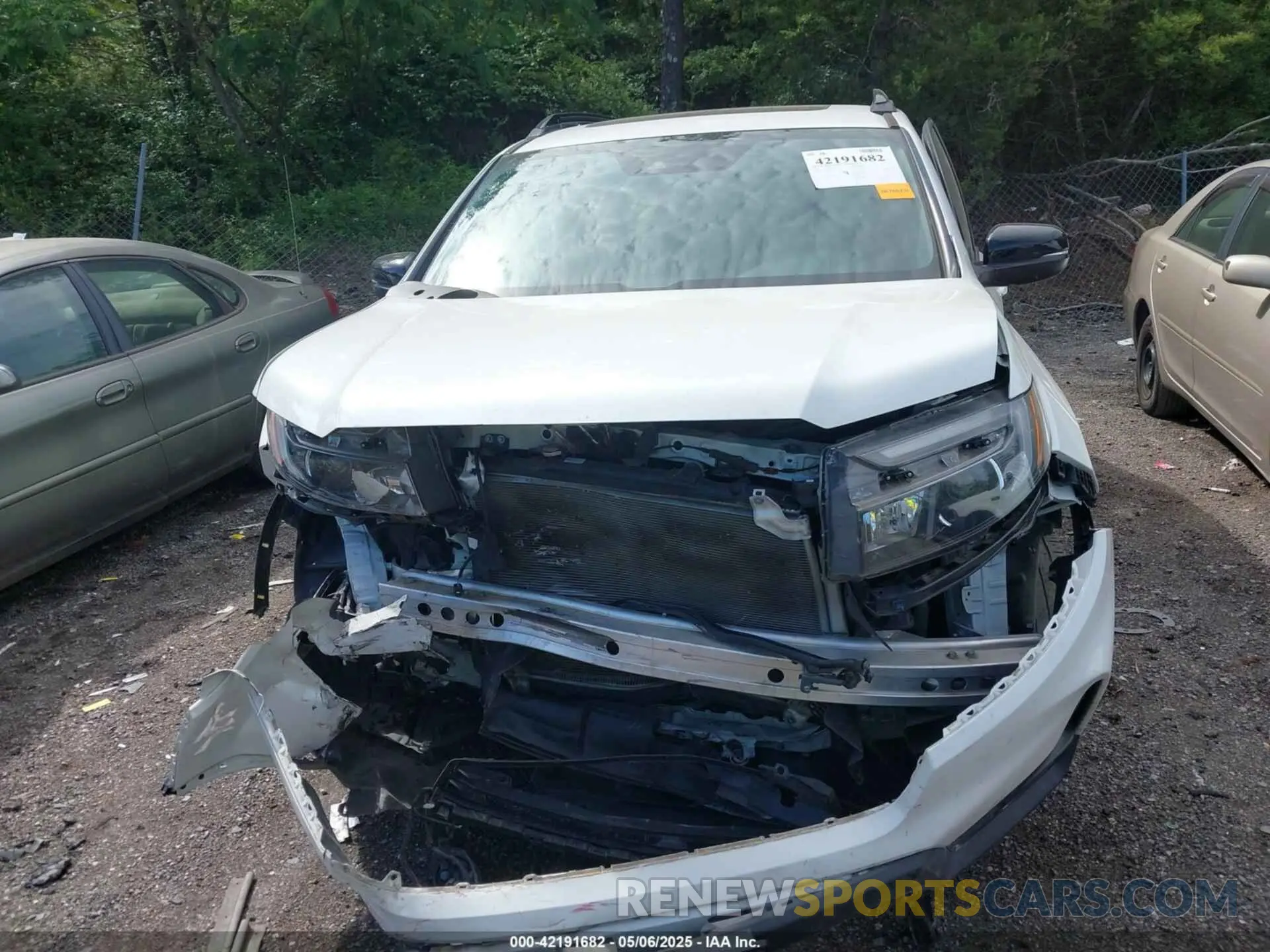 12 Photograph of a damaged car 5FNYF8H61NB017374 HONDA PASSPORT 2022
