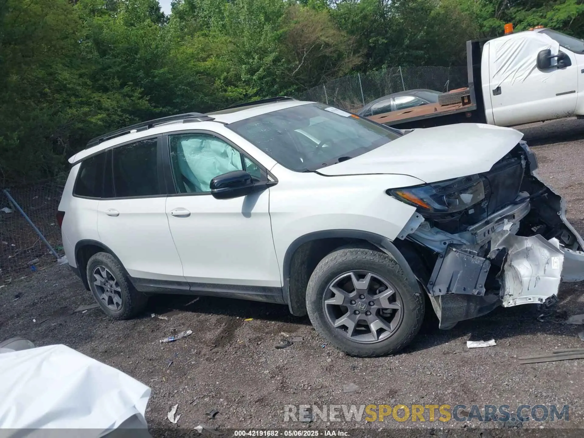 13 Photograph of a damaged car 5FNYF8H61NB017374 HONDA PASSPORT 2022