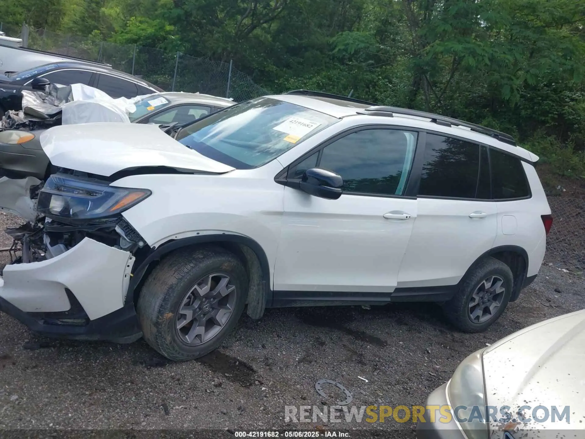 14 Photograph of a damaged car 5FNYF8H61NB017374 HONDA PASSPORT 2022