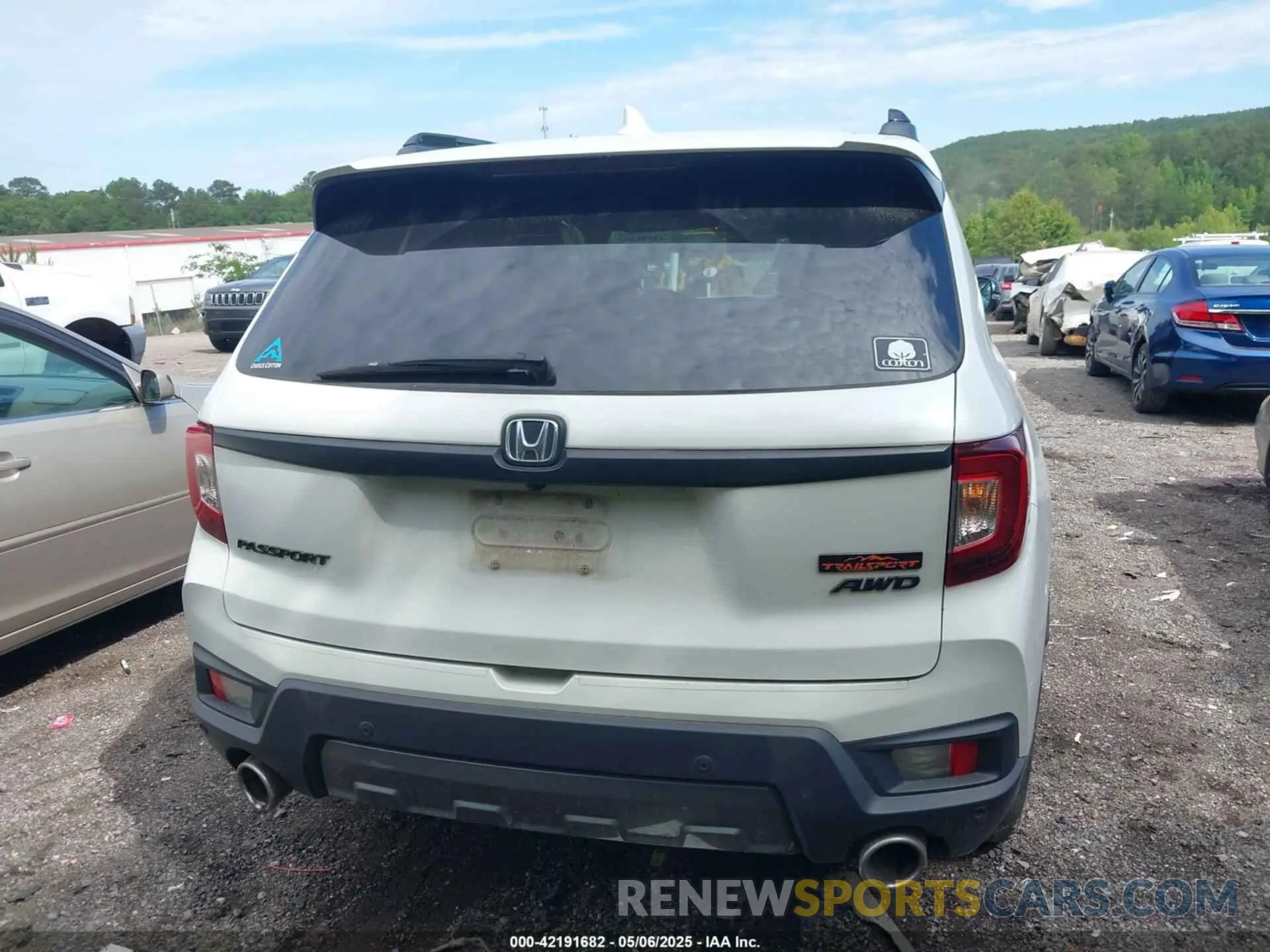 16 Photograph of a damaged car 5FNYF8H61NB017374 HONDA PASSPORT 2022