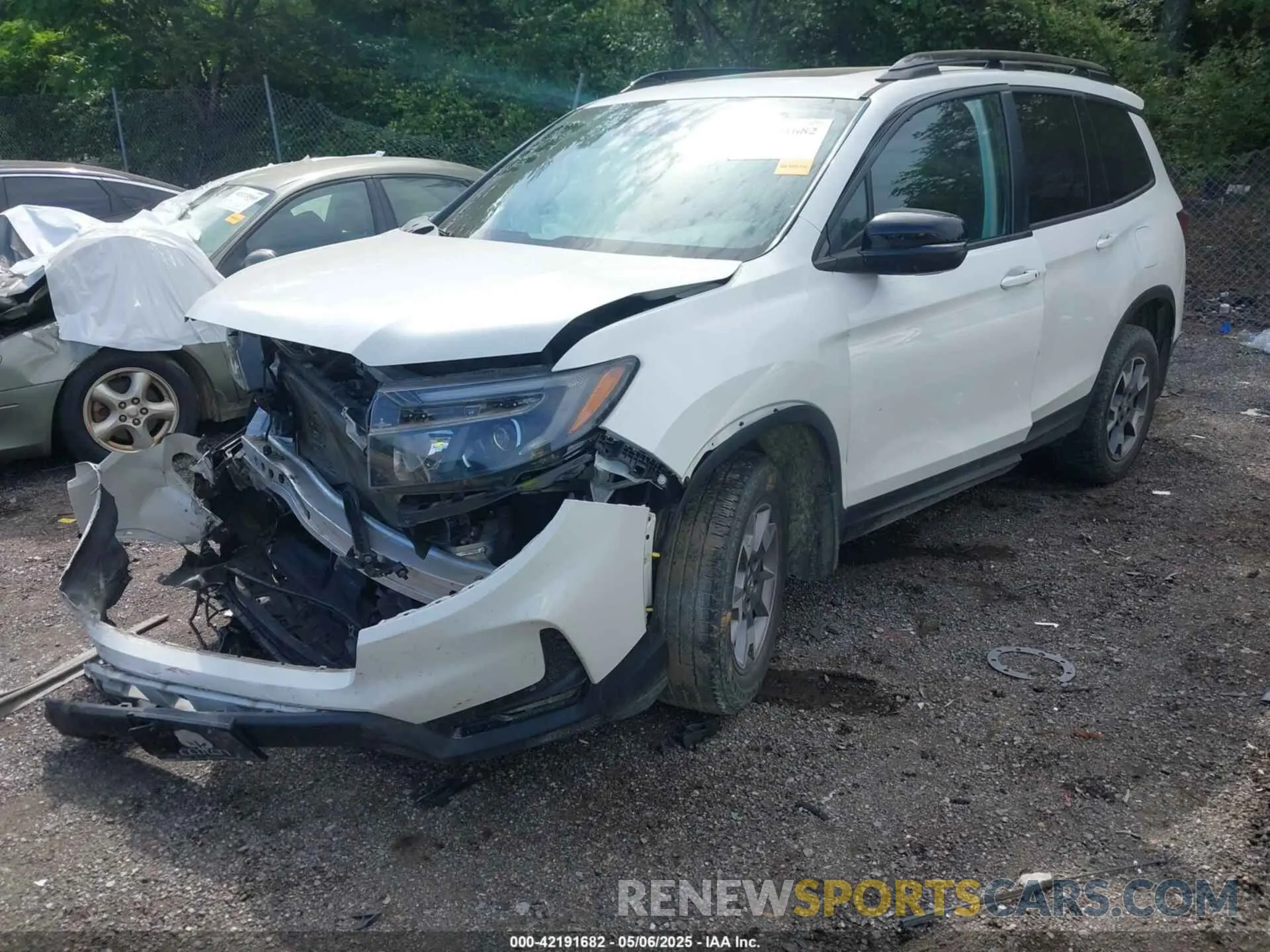 2 Photograph of a damaged car 5FNYF8H61NB017374 HONDA PASSPORT 2022