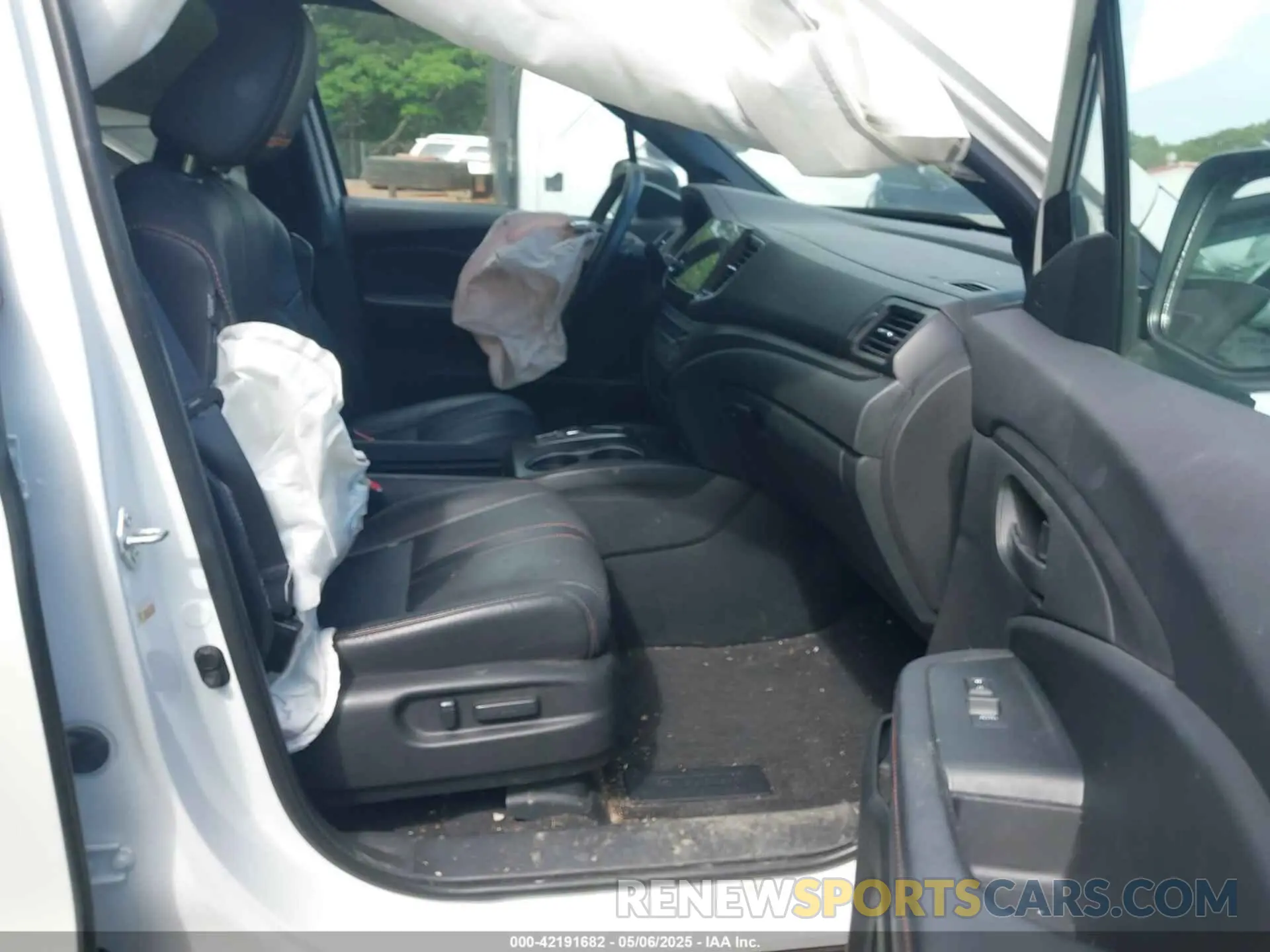 5 Photograph of a damaged car 5FNYF8H61NB017374 HONDA PASSPORT 2022