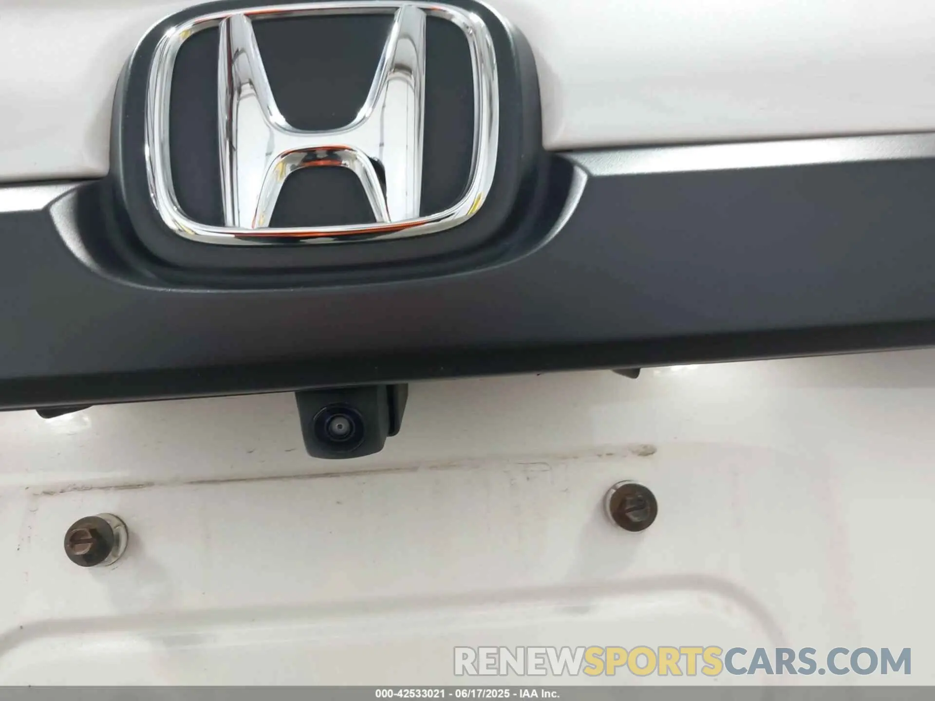 20 Photograph of a damaged car 5FNYF8H63NB003038 HONDA PASSPORT 2022