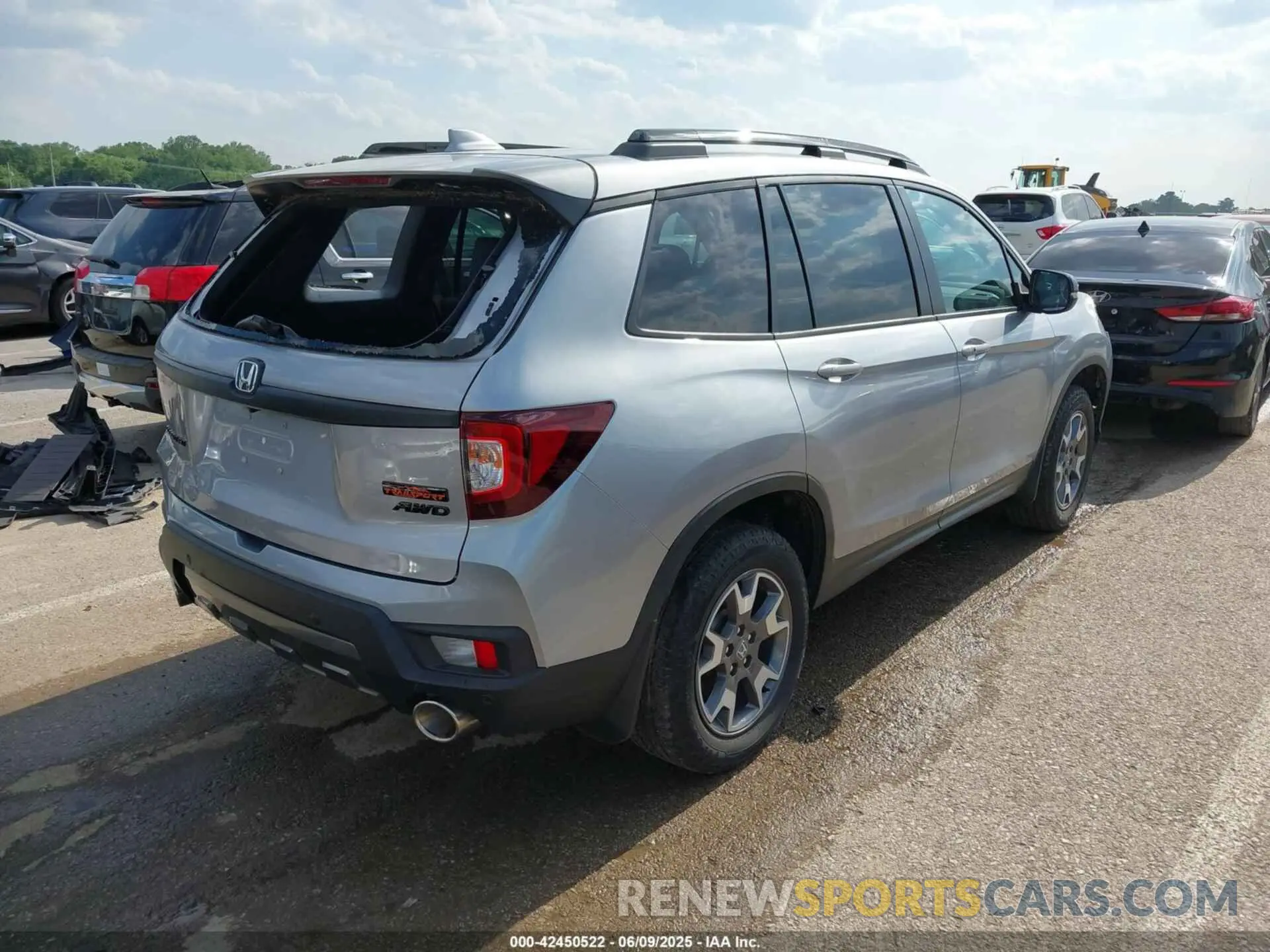 4 Photograph of a damaged car 5FNYF8H63NB004805 HONDA PASSPORT 2022