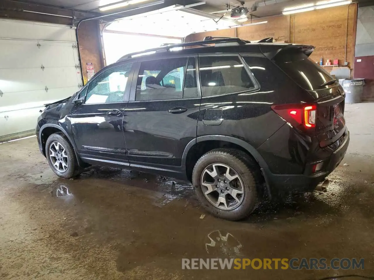 2 Photograph of a damaged car 5FNYF8H63NB009244 HONDA PASSPORT 2022