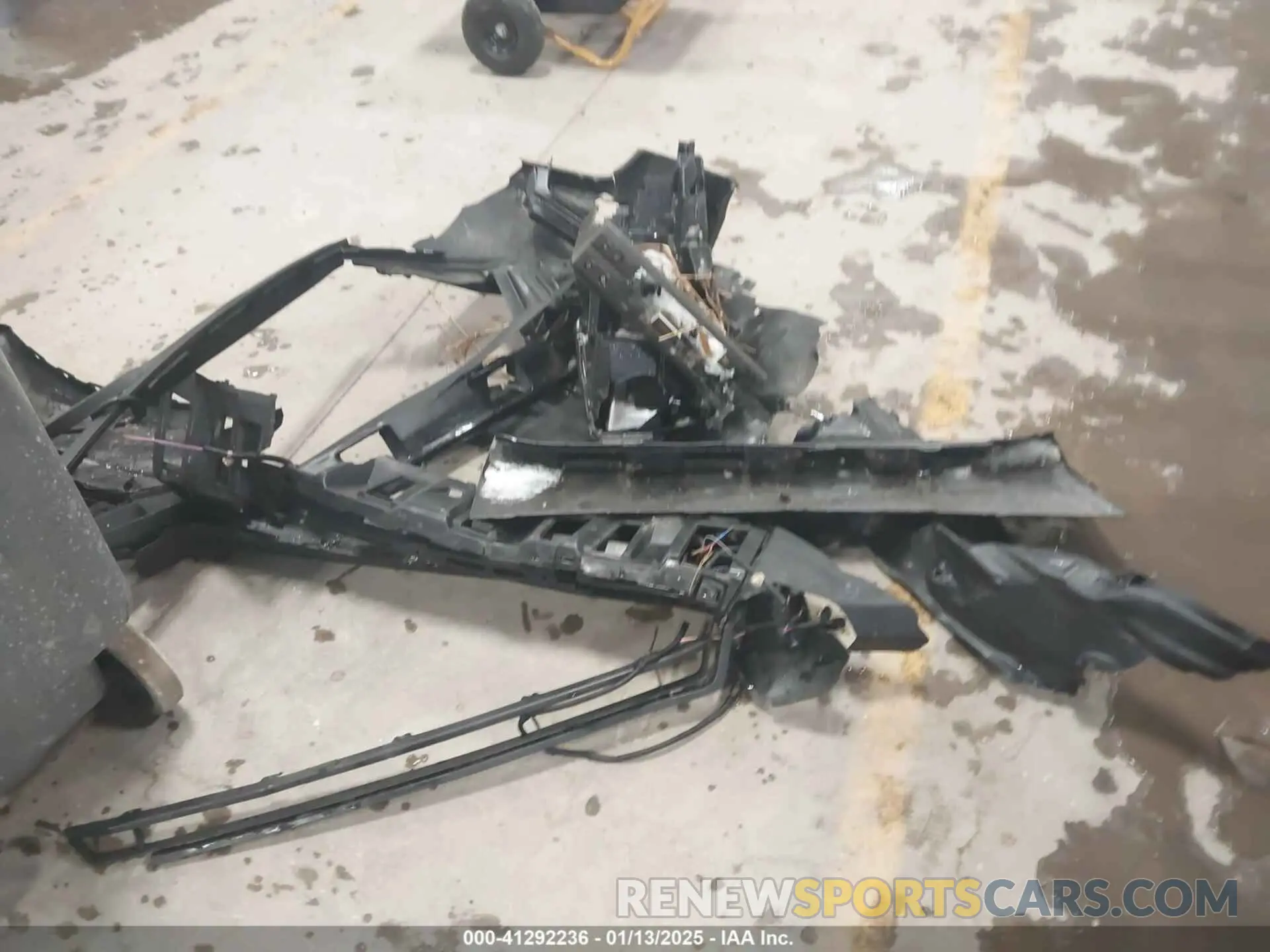 11 Photograph of a damaged car 5FNYF8H63NB028070 HONDA PASSPORT 2022