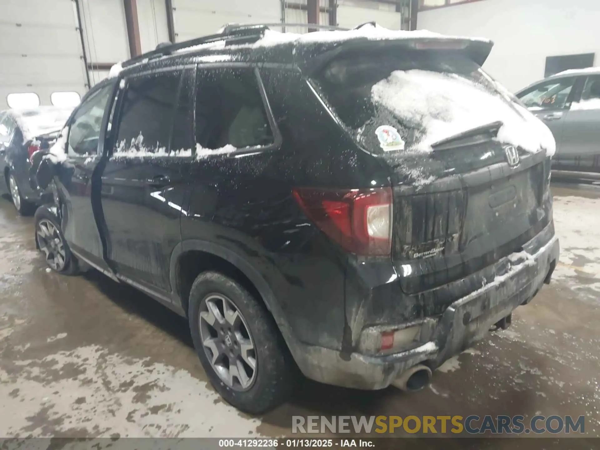 3 Photograph of a damaged car 5FNYF8H63NB028070 HONDA PASSPORT 2022