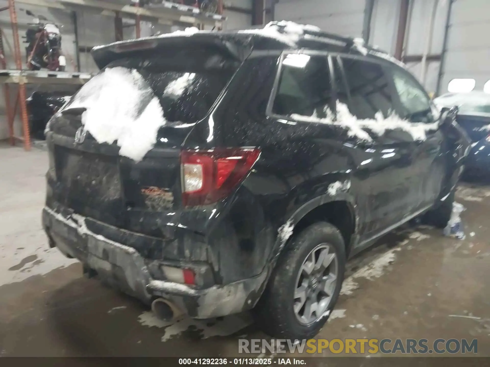 4 Photograph of a damaged car 5FNYF8H63NB028070 HONDA PASSPORT 2022