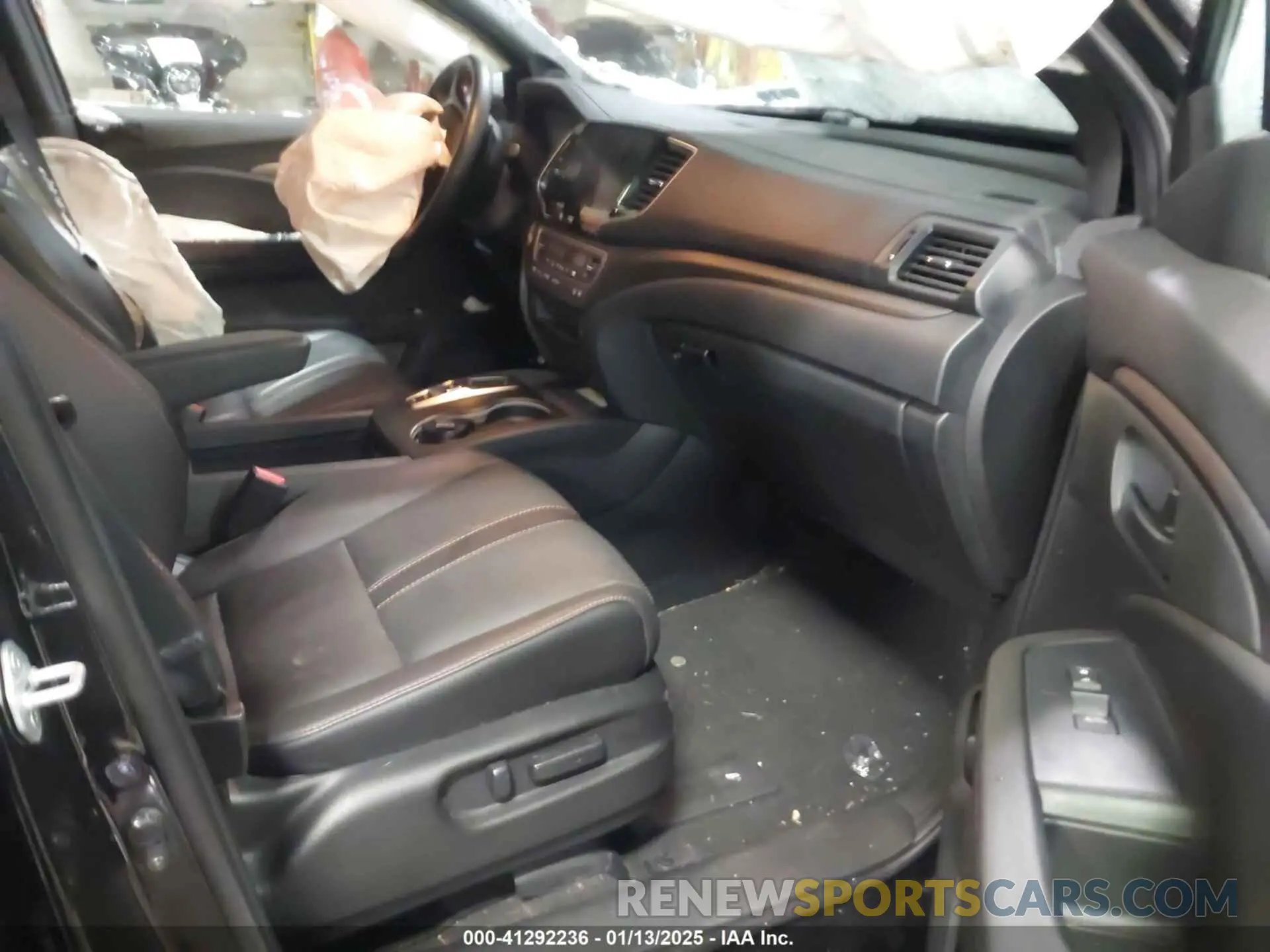 5 Photograph of a damaged car 5FNYF8H63NB028070 HONDA PASSPORT 2022