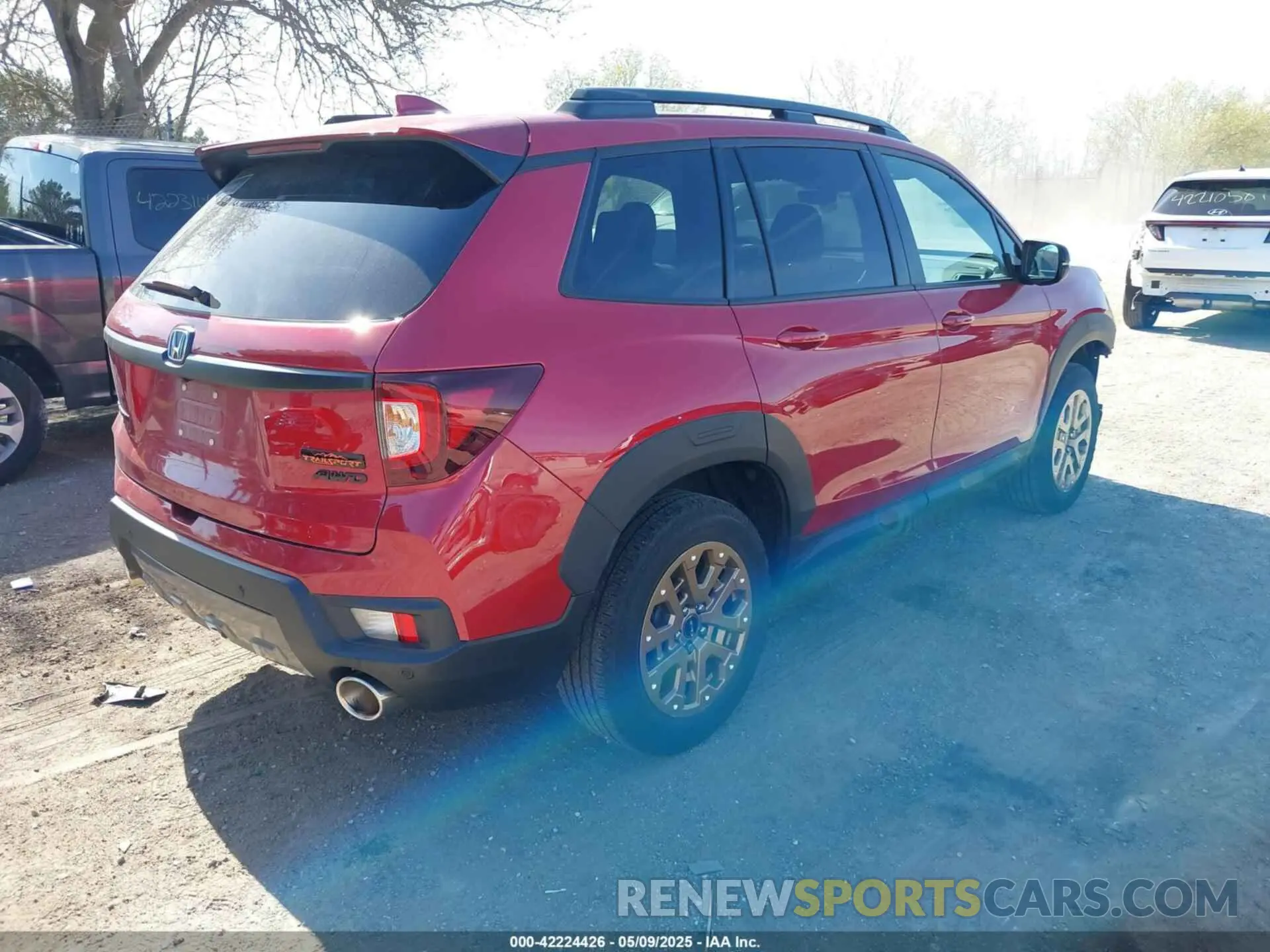4 Photograph of a damaged car 5FNYF8H69NB015906 HONDA PASSPORT 2022
