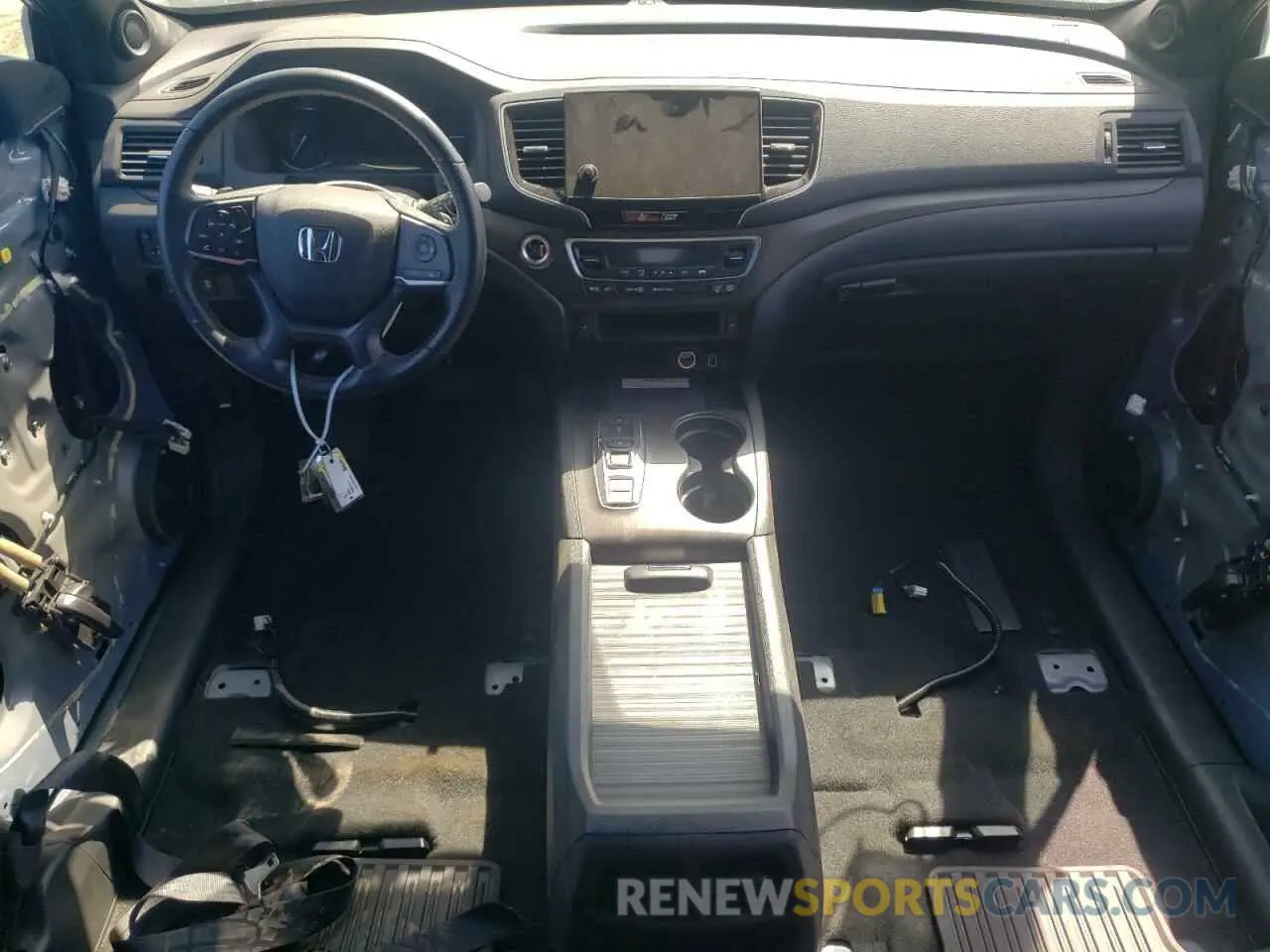 8 Photograph of a damaged car 5FNYF8H69NB029269 HONDA PASSPORT 2022
