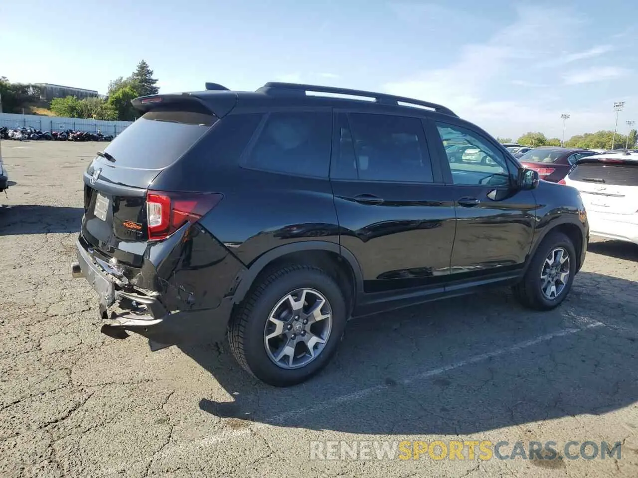 3 Photograph of a damaged car 5FNYF8H6XNB003764 HONDA PASSPORT 2022