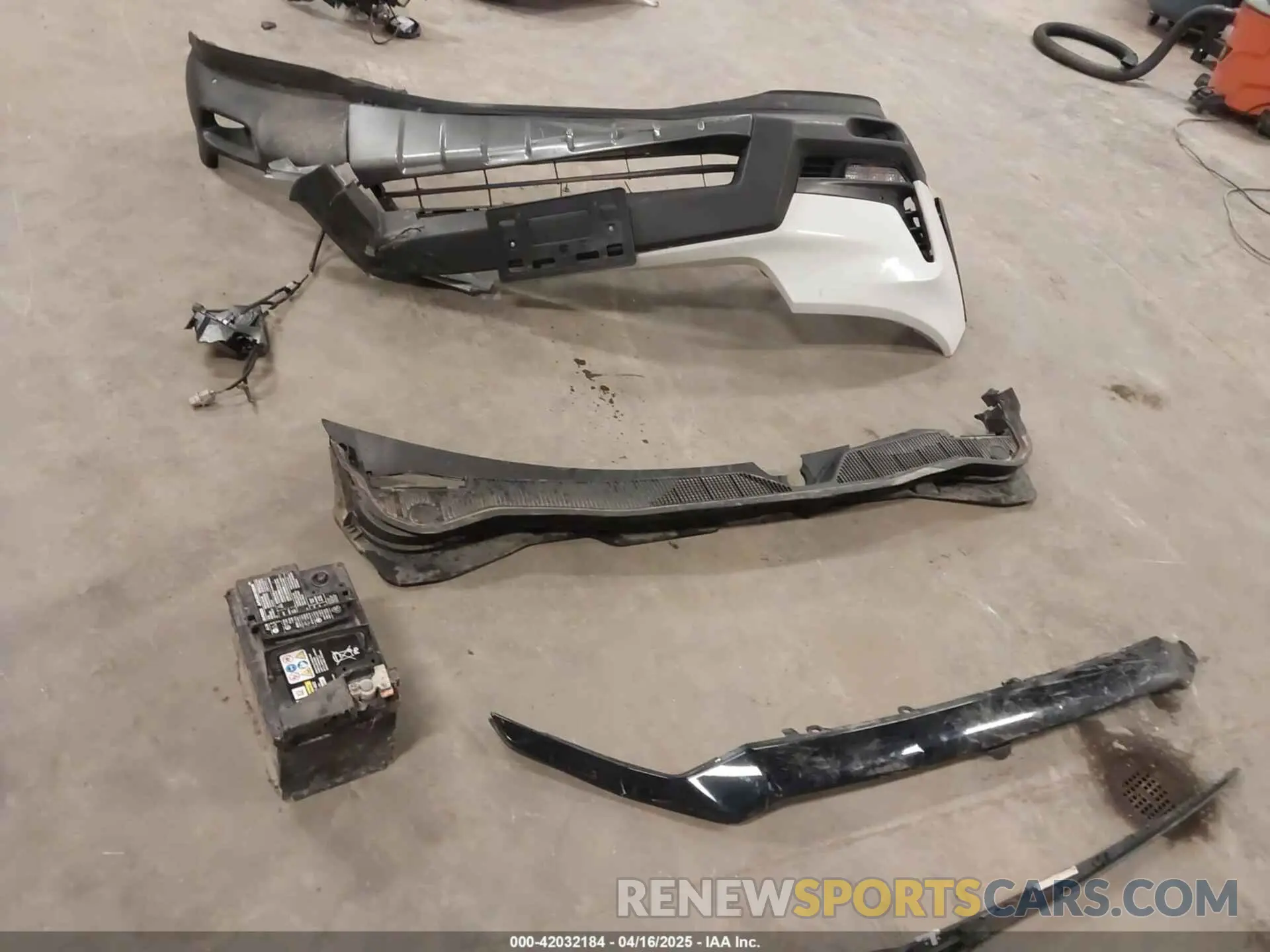 11 Photograph of a damaged car 5FNYF8H6XNB019074 HONDA PASSPORT 2022
