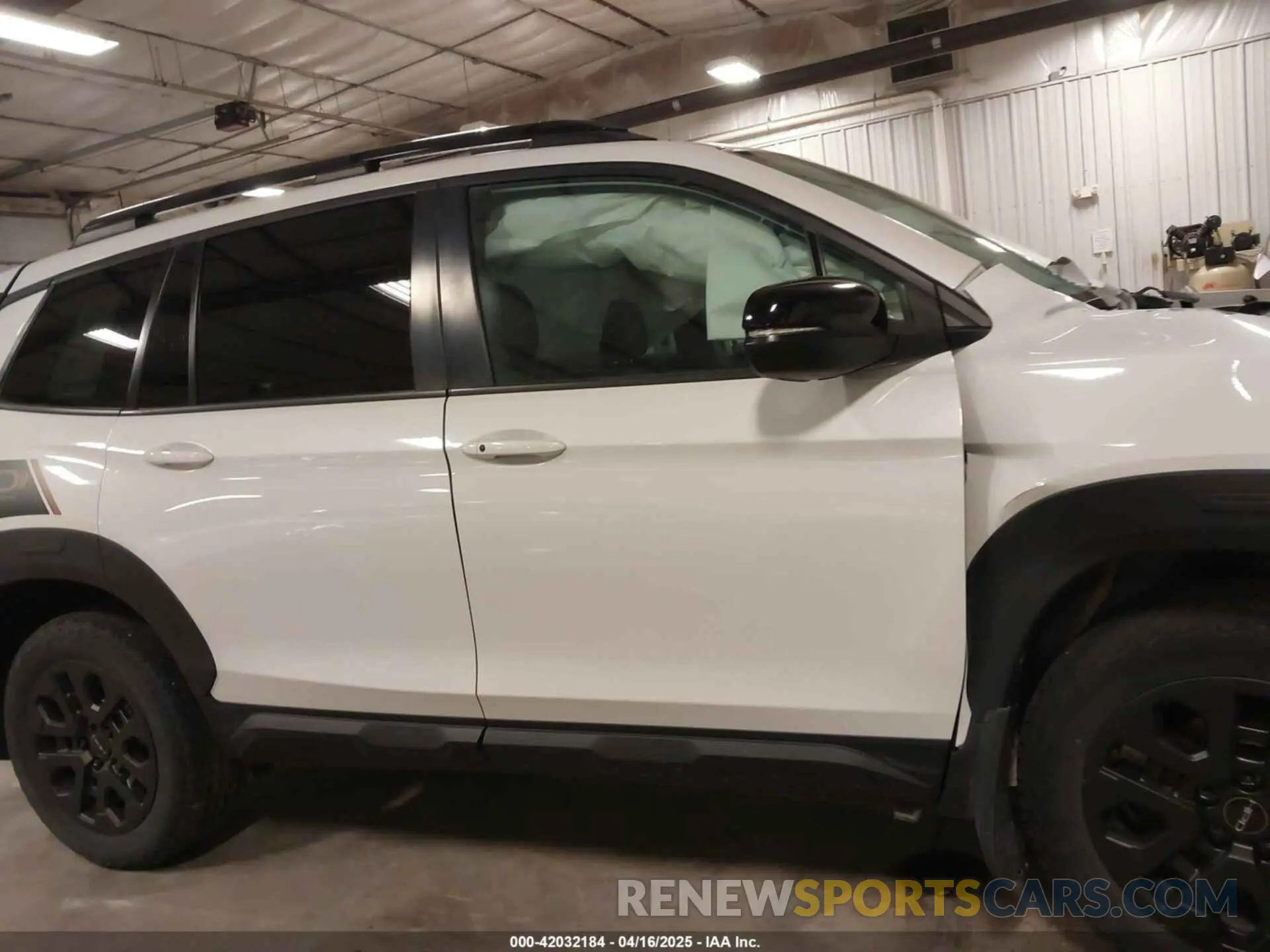 13 Photograph of a damaged car 5FNYF8H6XNB019074 HONDA PASSPORT 2022
