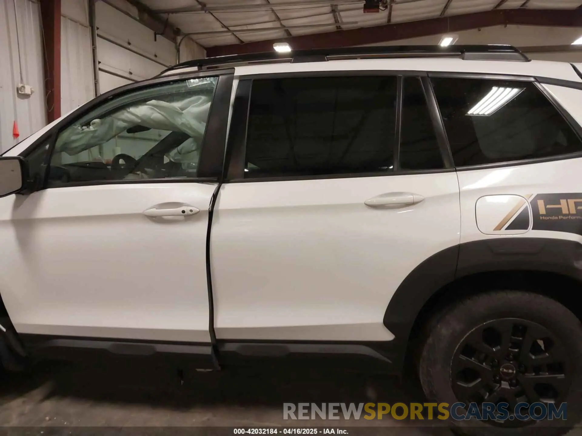 14 Photograph of a damaged car 5FNYF8H6XNB019074 HONDA PASSPORT 2022