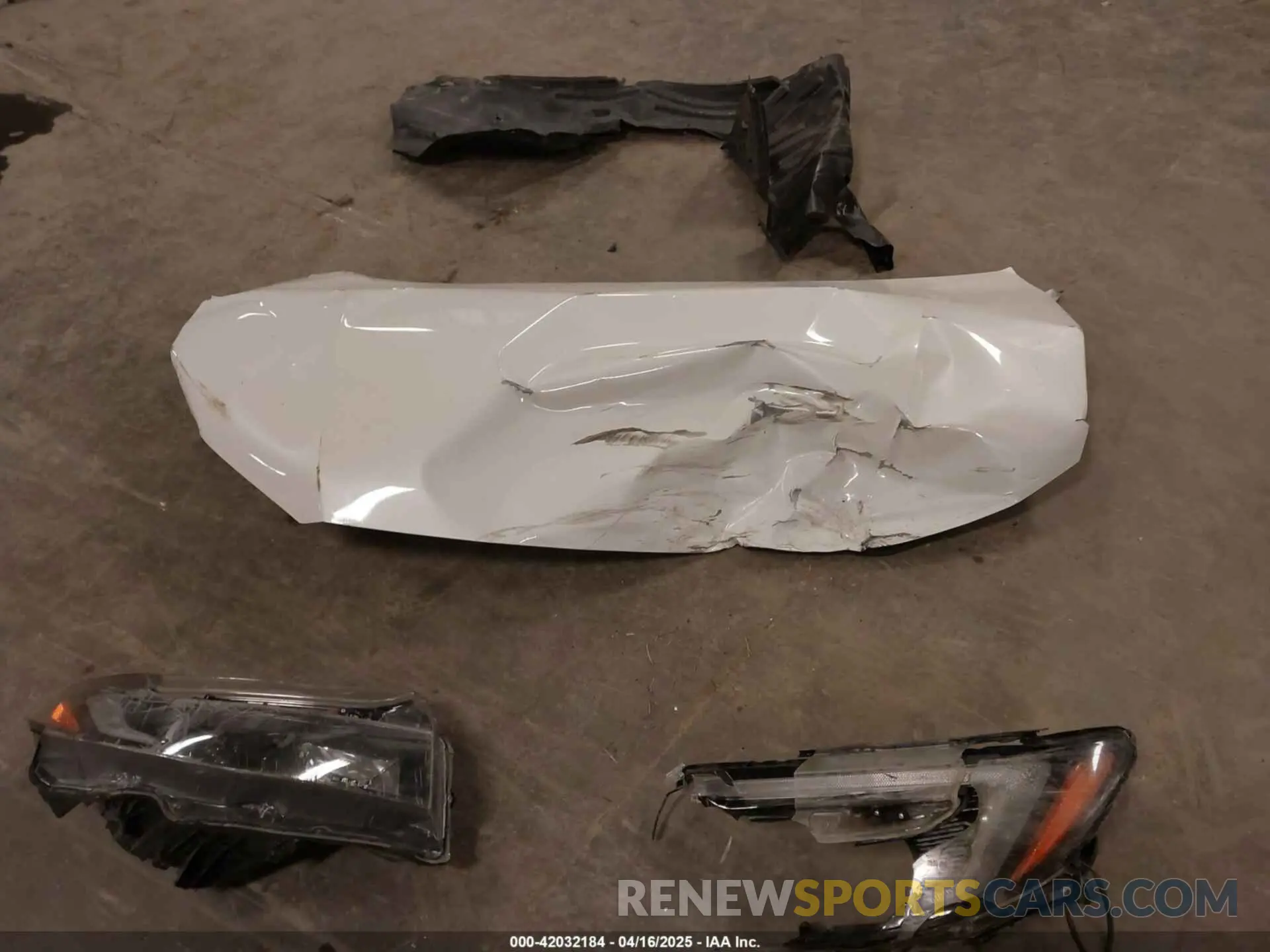 17 Photograph of a damaged car 5FNYF8H6XNB019074 HONDA PASSPORT 2022