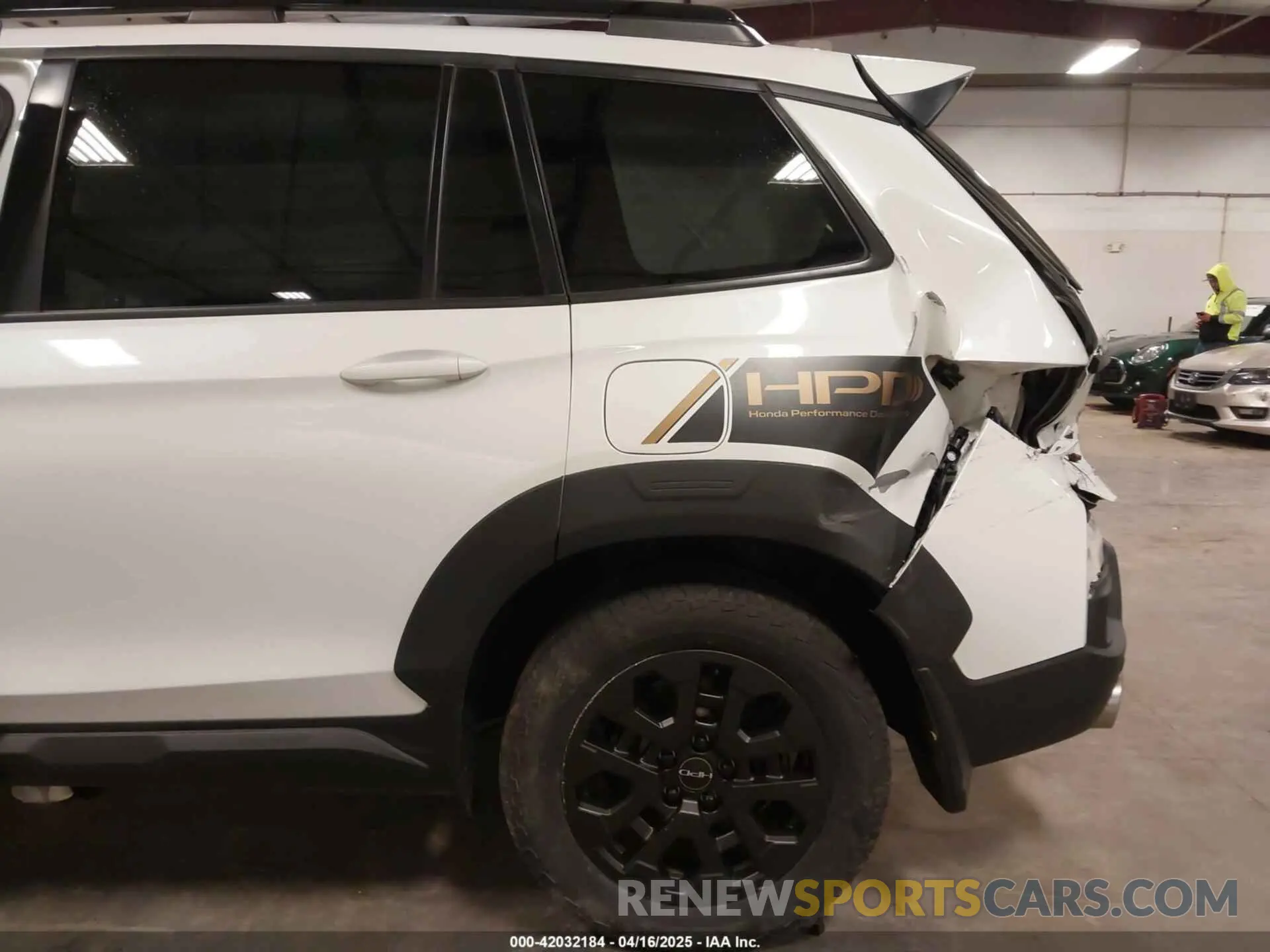 18 Photograph of a damaged car 5FNYF8H6XNB019074 HONDA PASSPORT 2022