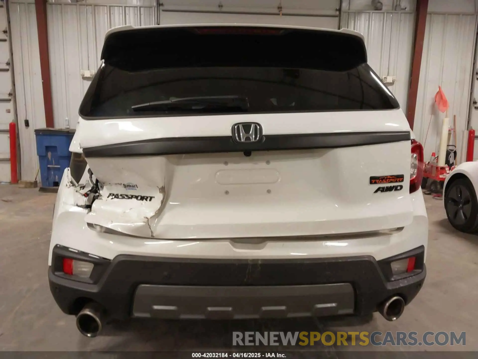 19 Photograph of a damaged car 5FNYF8H6XNB019074 HONDA PASSPORT 2022