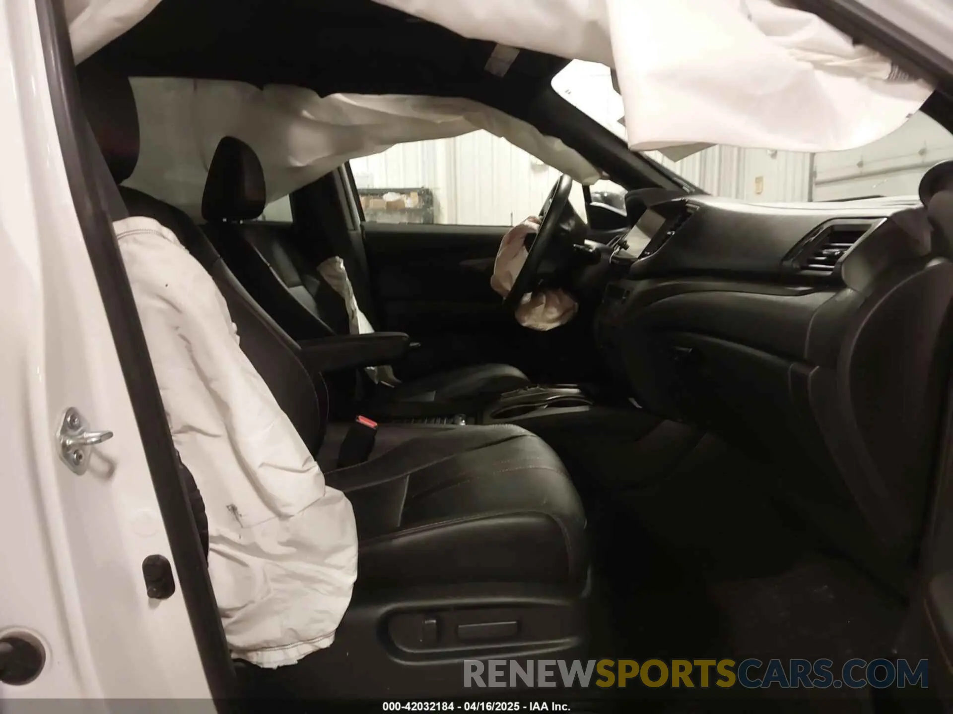 5 Photograph of a damaged car 5FNYF8H6XNB019074 HONDA PASSPORT 2022