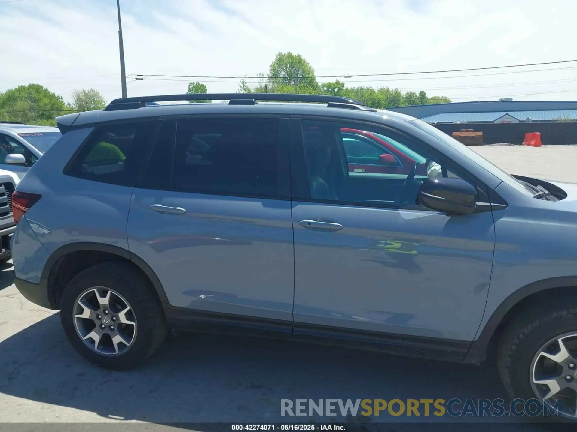 14 Photograph of a damaged car 5FNYF8H6XNB023013 HONDA PASSPORT 2022