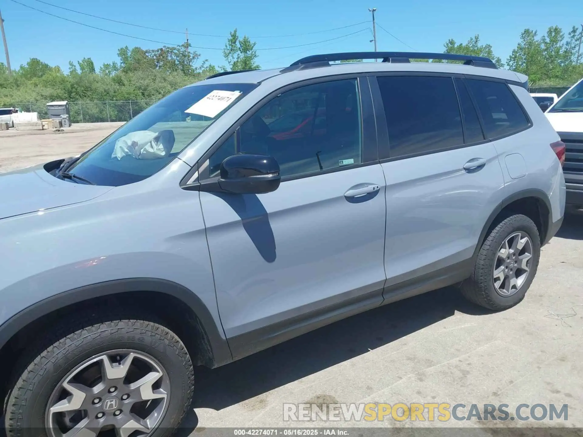 15 Photograph of a damaged car 5FNYF8H6XNB023013 HONDA PASSPORT 2022