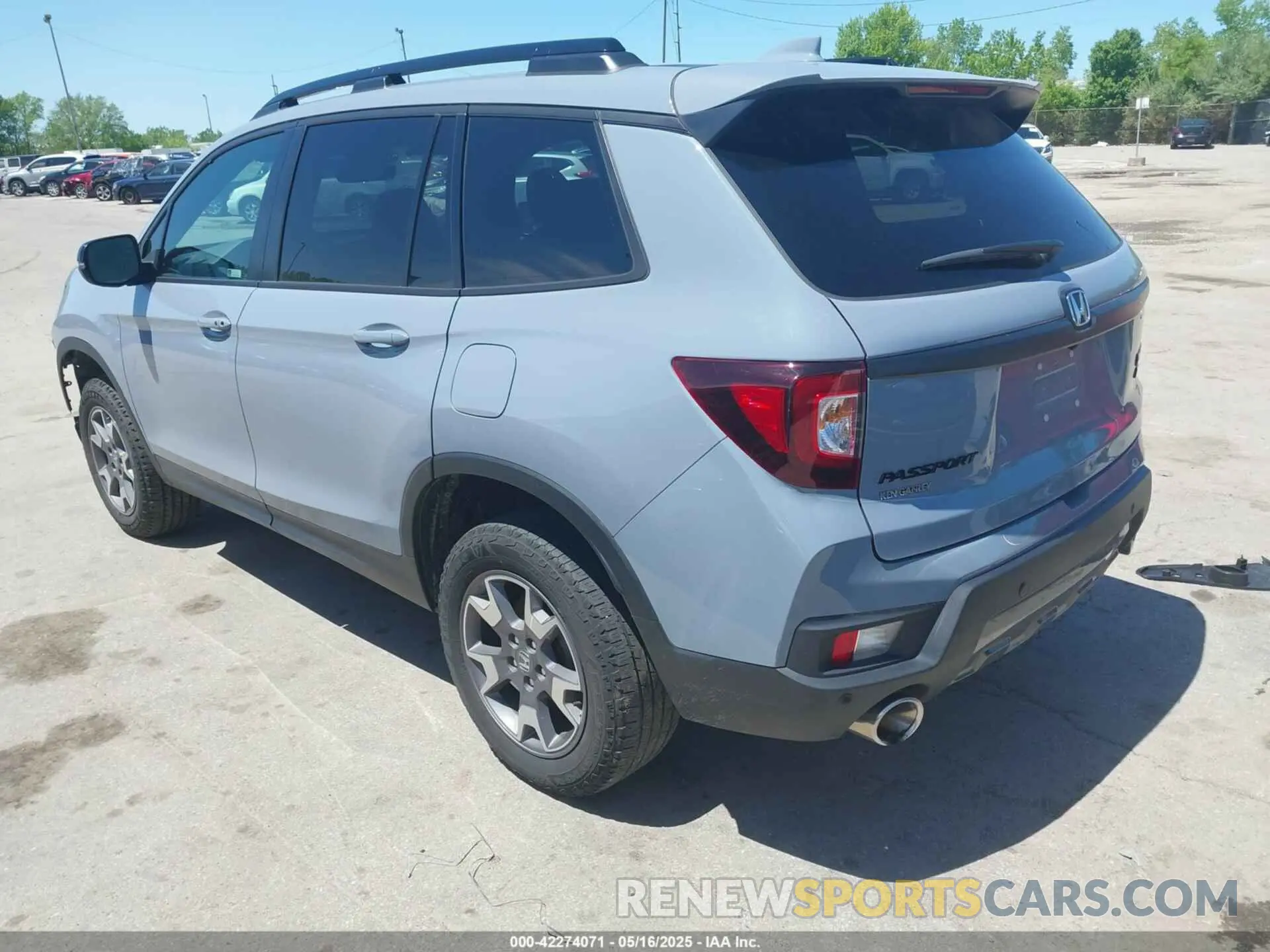 3 Photograph of a damaged car 5FNYF8H6XNB023013 HONDA PASSPORT 2022