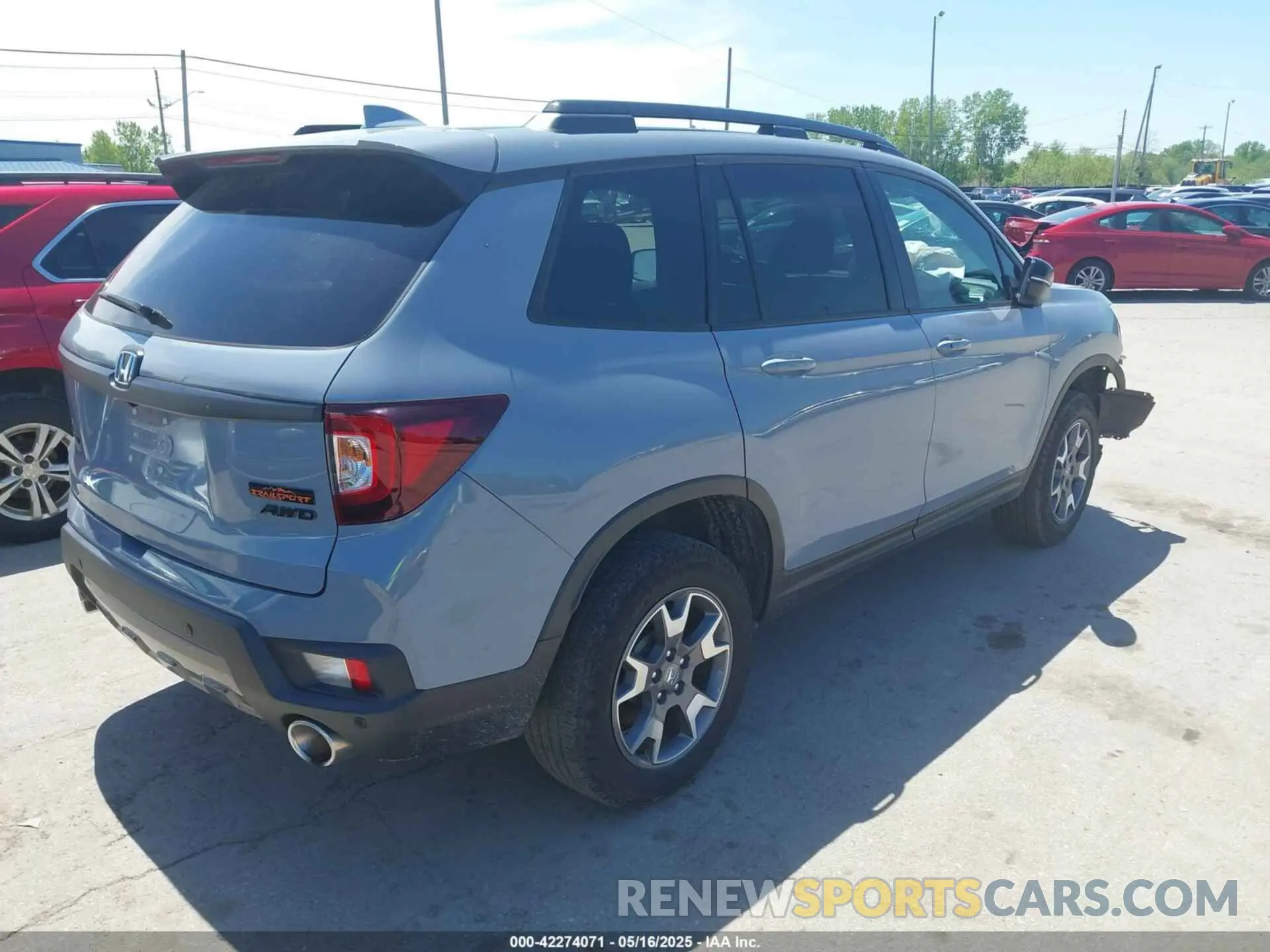 4 Photograph of a damaged car 5FNYF8H6XNB023013 HONDA PASSPORT 2022
