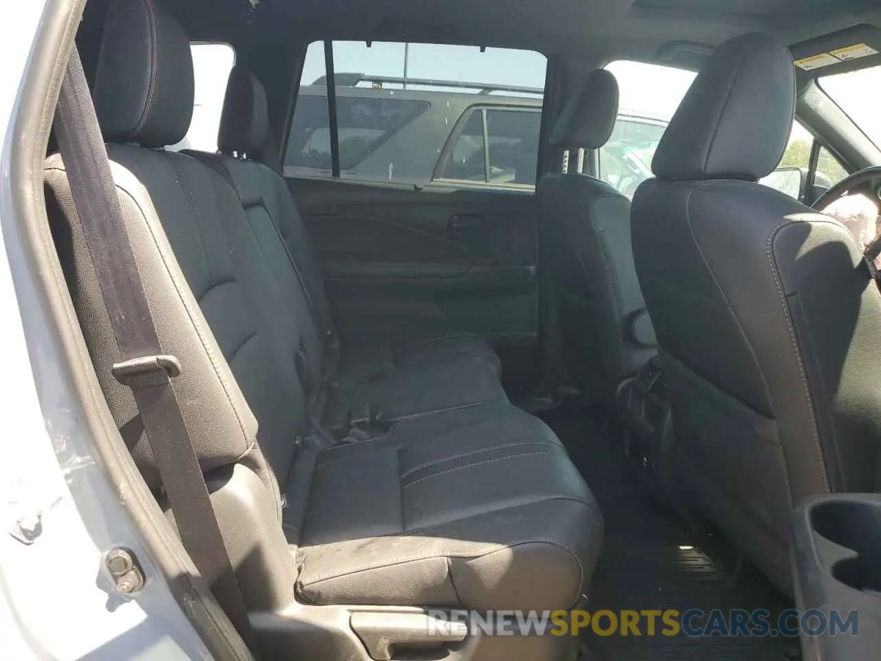 11 Photograph of a damaged car 5FNYF8H6XNB029250 HONDA PASSPORT 2022